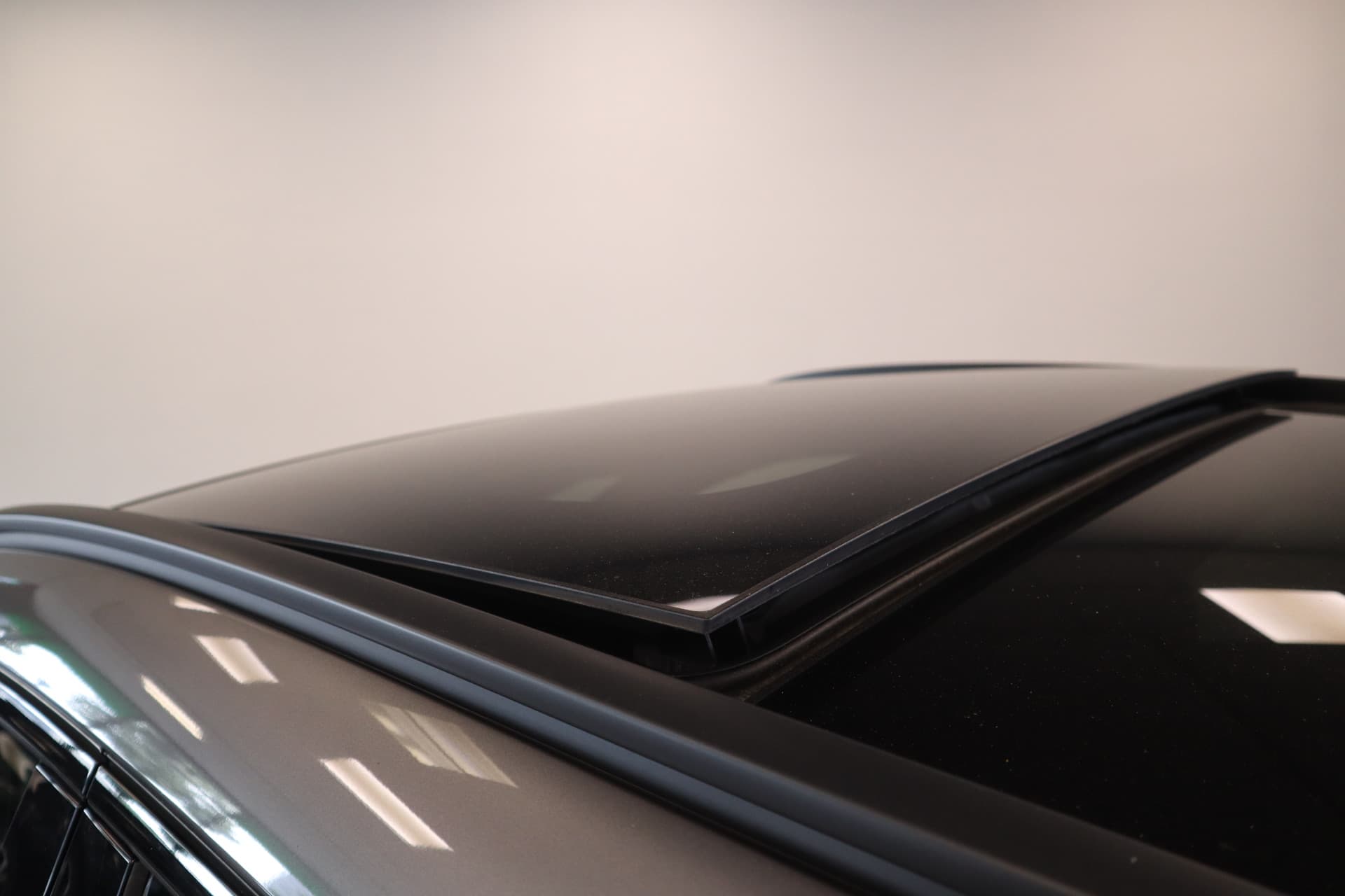 Mercedes-Benz GLA 250 e Business Solution AMG Limited thumbnail 4