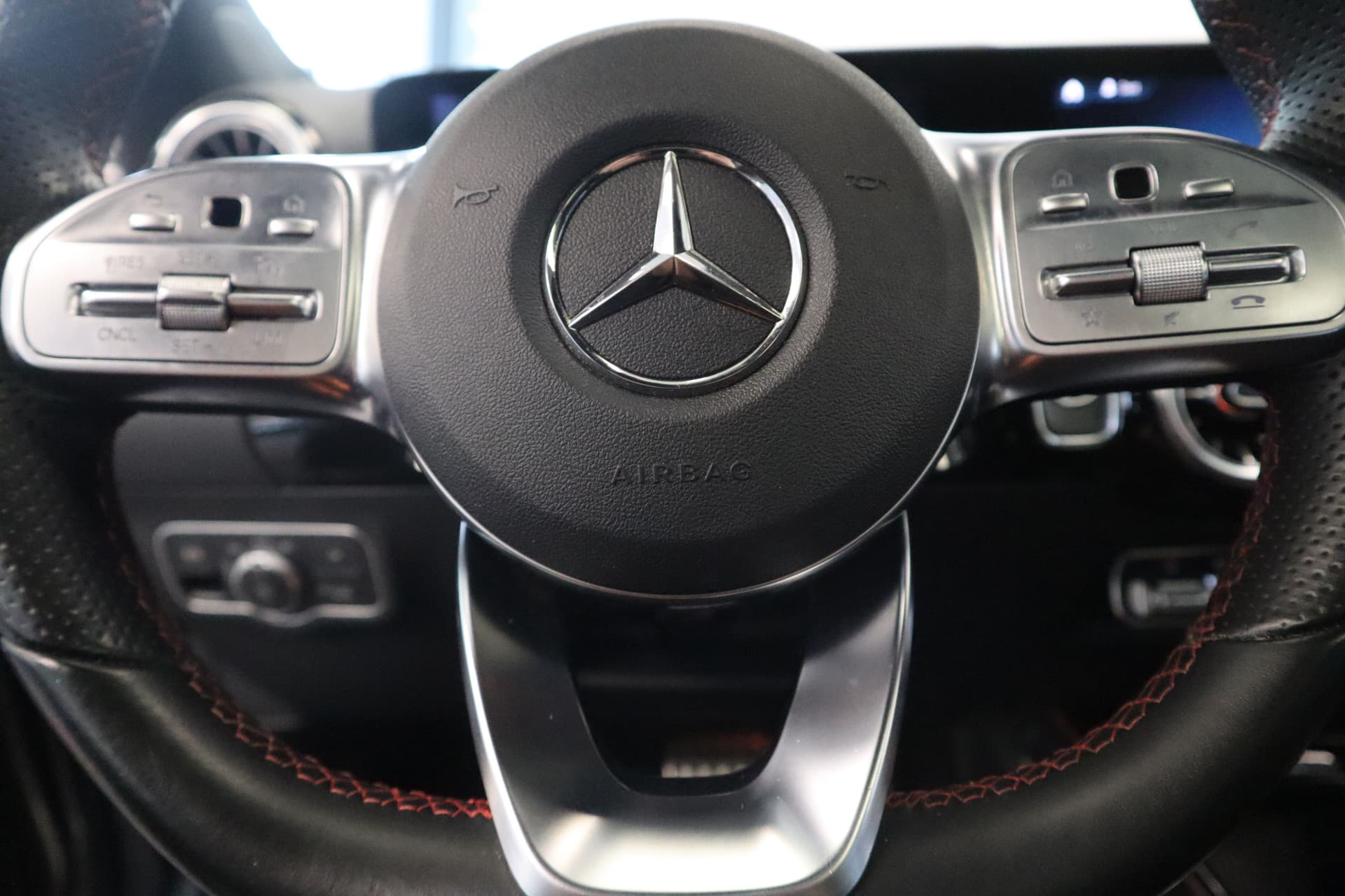 Mercedes-Benz GLA 250 e Business Solution AMG Limited thumbnail 12