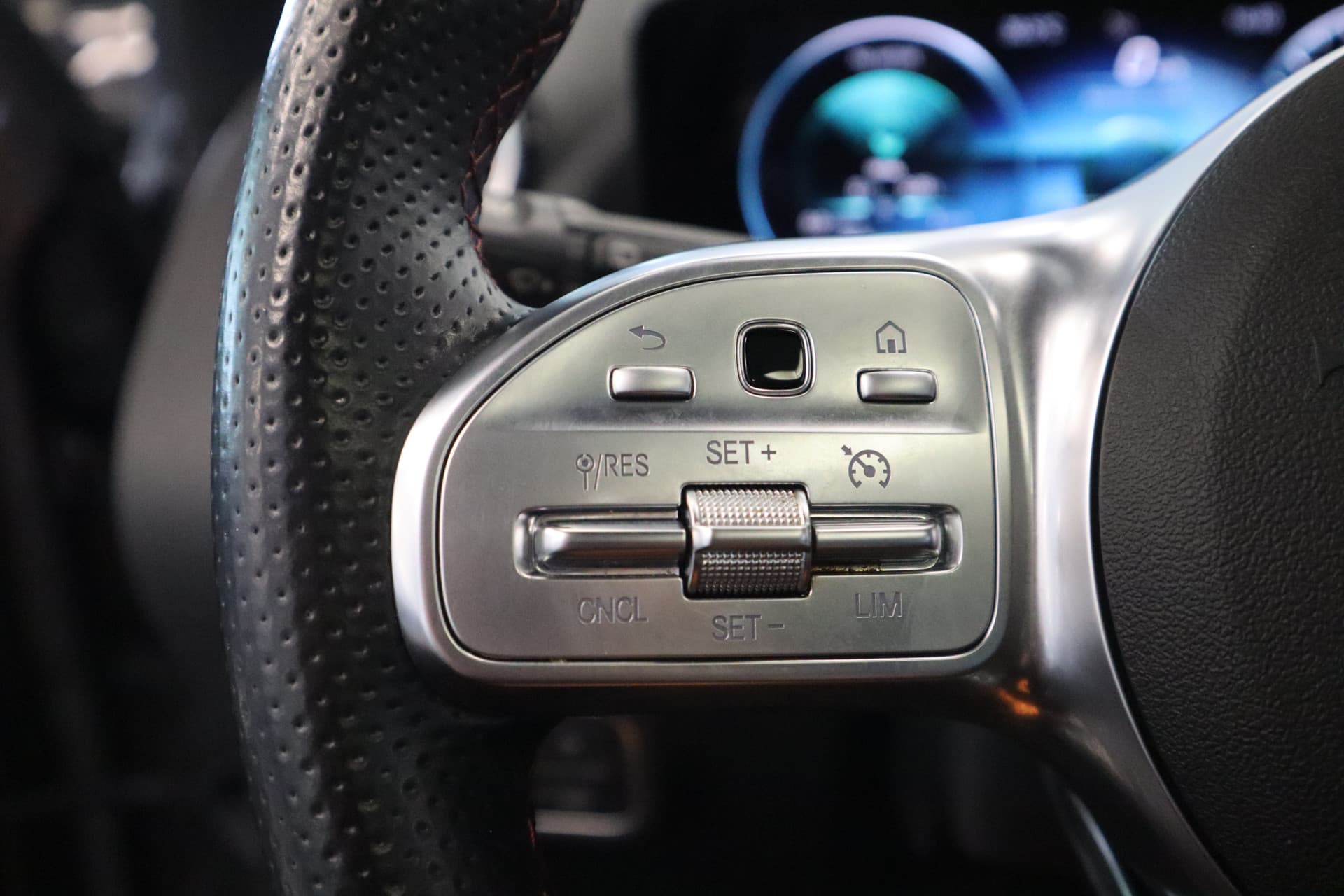 Mercedes-Benz GLA 250 e Business Solution AMG Limited thumbnail 13