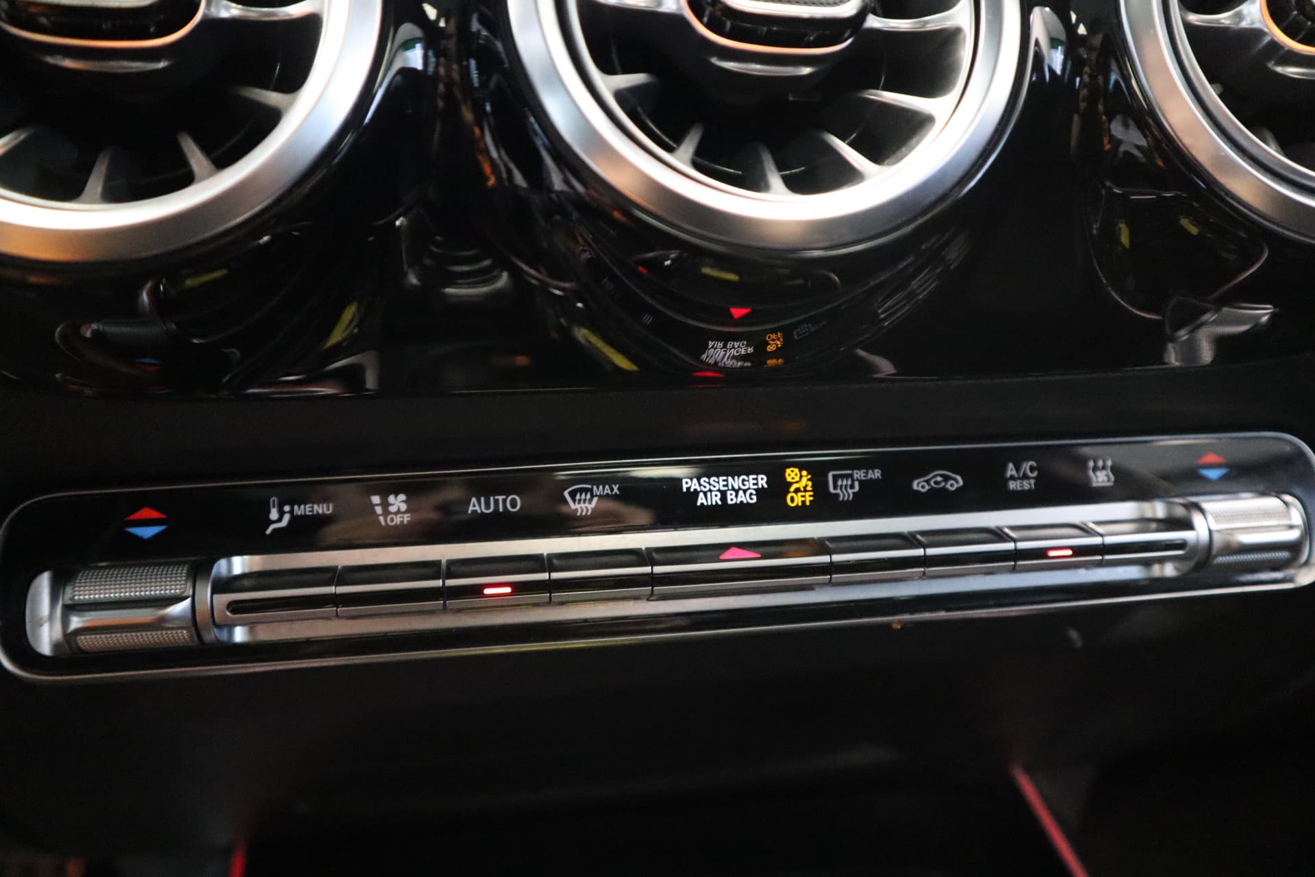 Mercedes-Benz GLA 250 e Business Solution AMG Limited thumbnail 16