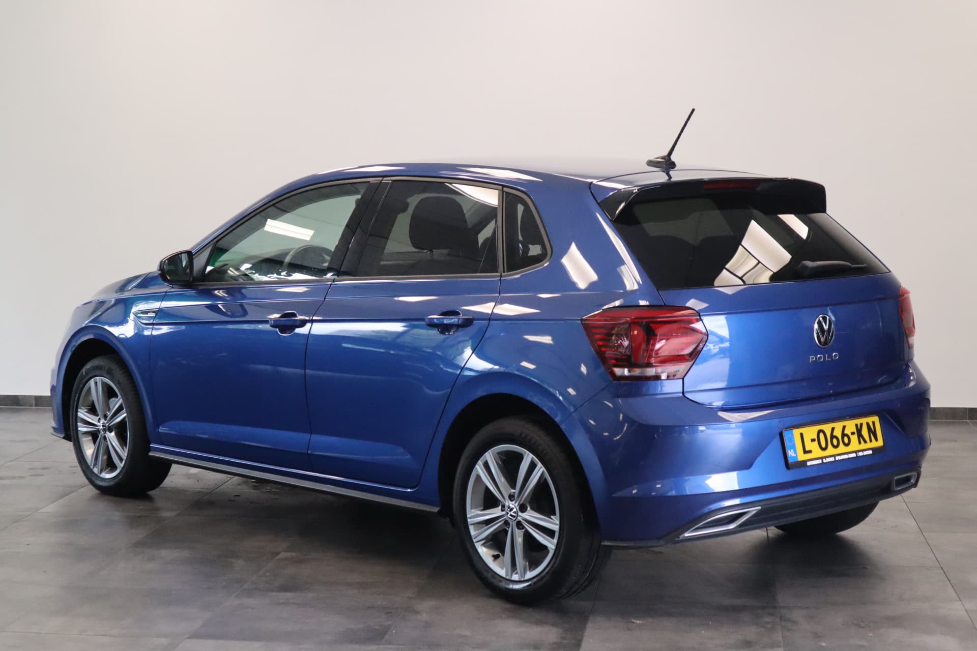Volkswagen Polo 1.0 TSI R-Line Edition thumbnail 3