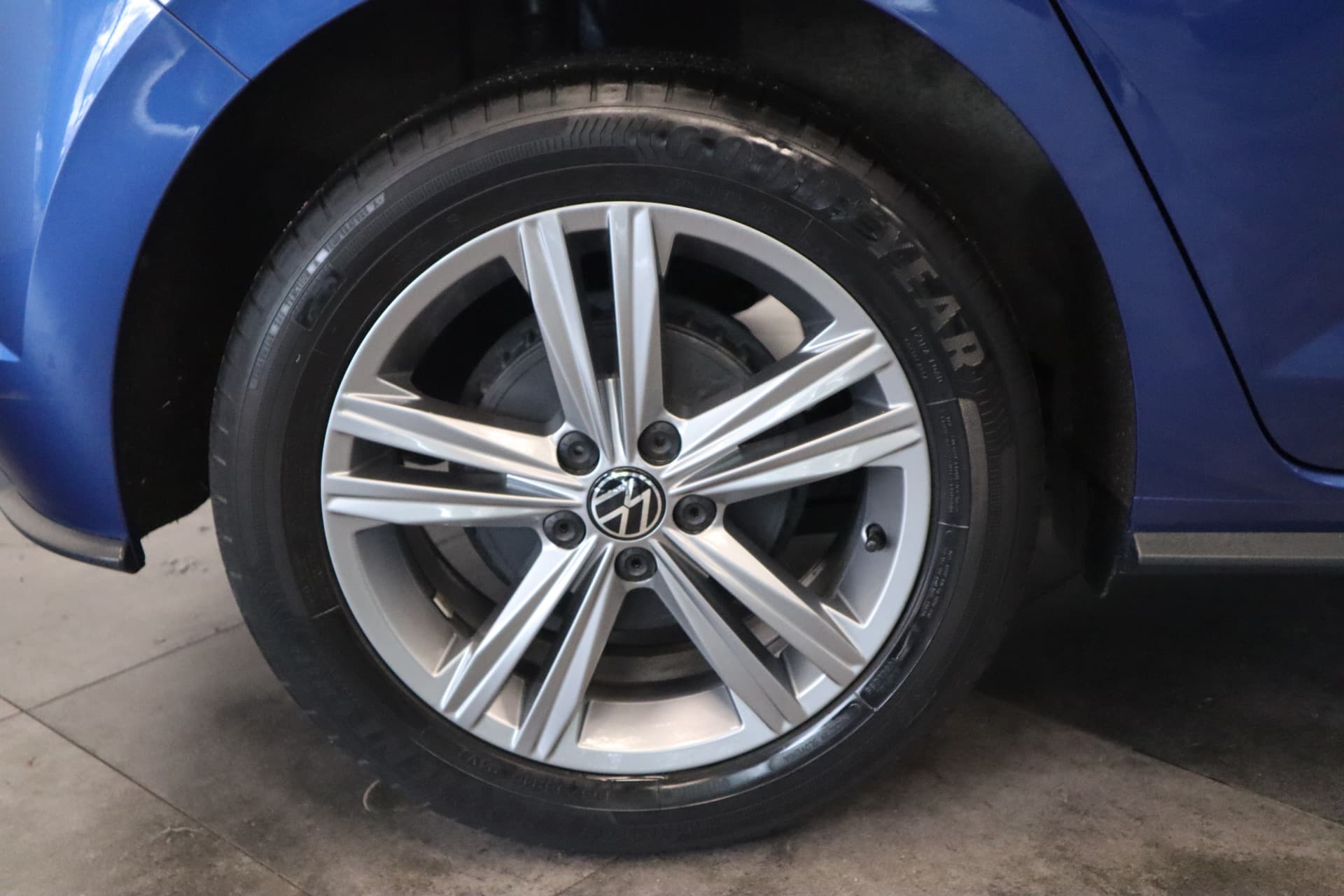 Volkswagen Polo 1.0 TSI R-Line Edition thumbnail 4