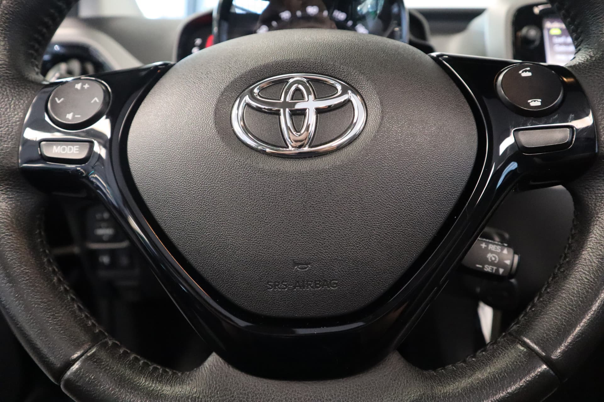 Toyota Aygo 1.0 VVT-i x-play limited thumbnail 7