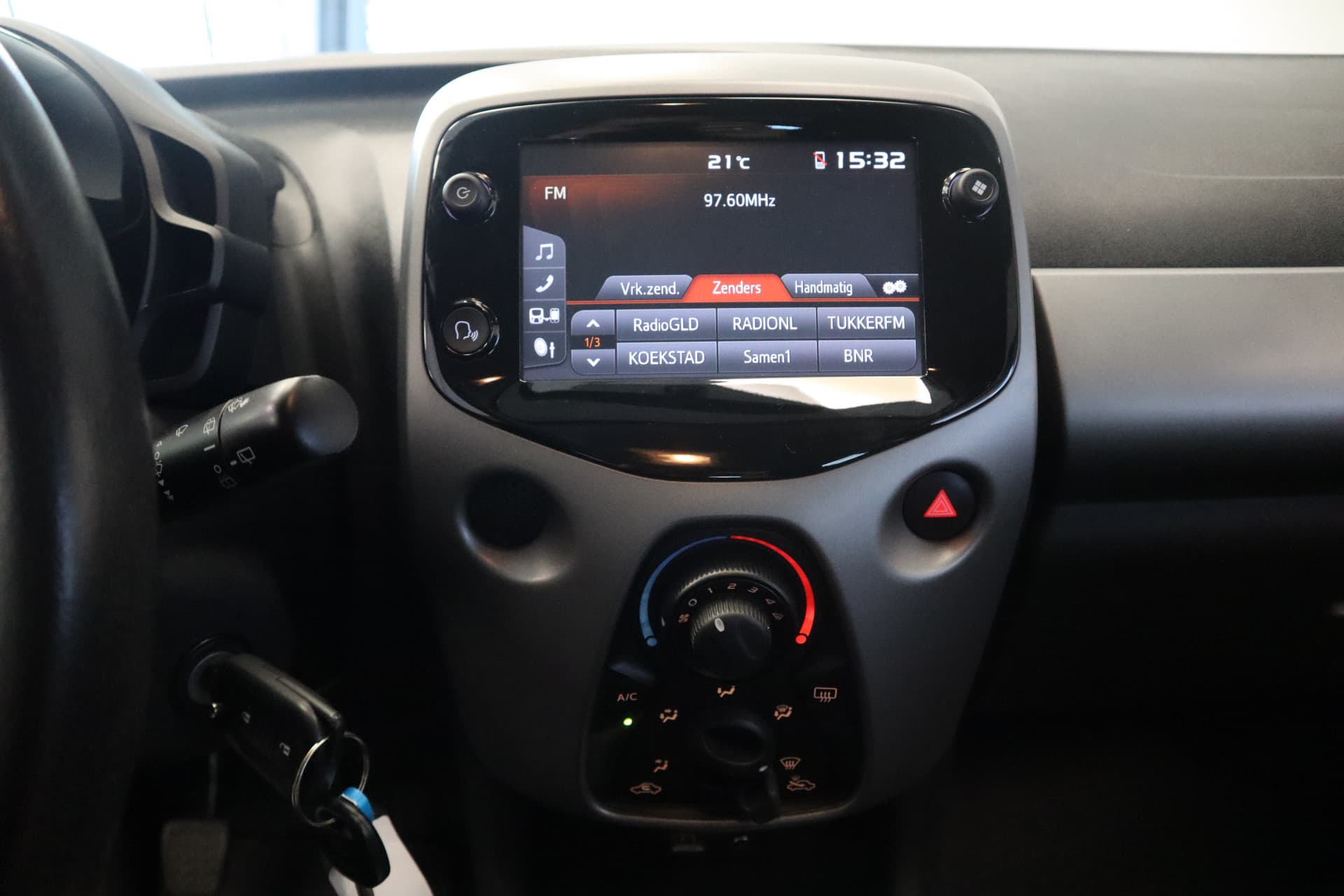 Toyota Aygo 1.0 VVT-i x-play limited thumbnail 9
