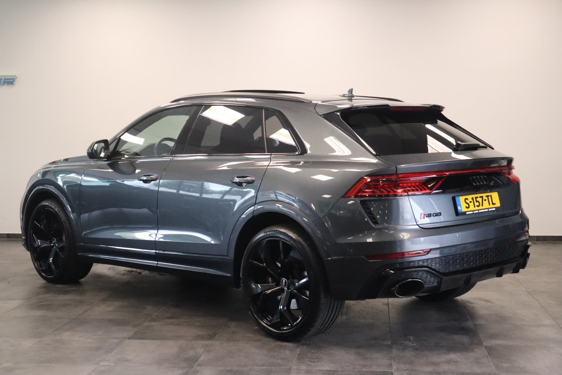 Audi Q8 4.0 TFSI RS Q8 quattro thumbnail 4