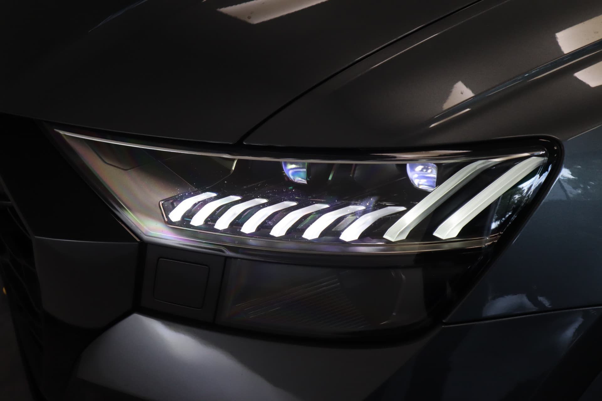 Audi Q8 4.0 TFSI RS Q8 quattro thumbnail 8