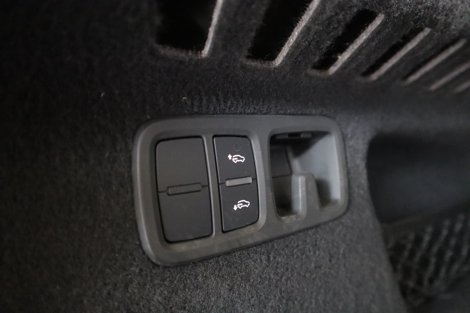 Audi Q8 4.0 TFSI RS Q8 quattro thumbnail 16