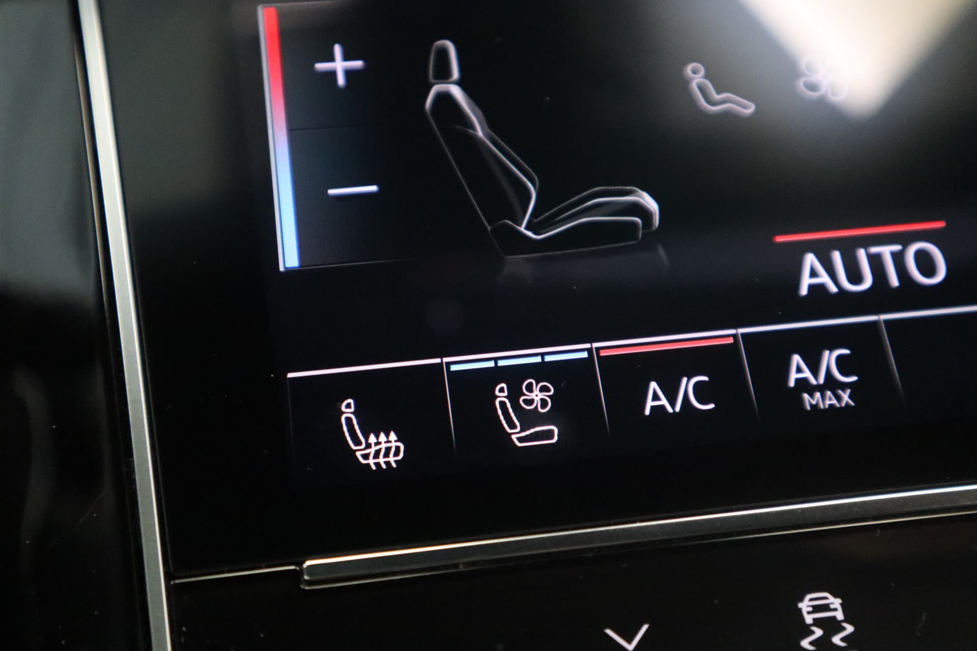 Audi Q8 4.0 TFSI RS Q8 quattro thumbnail 25