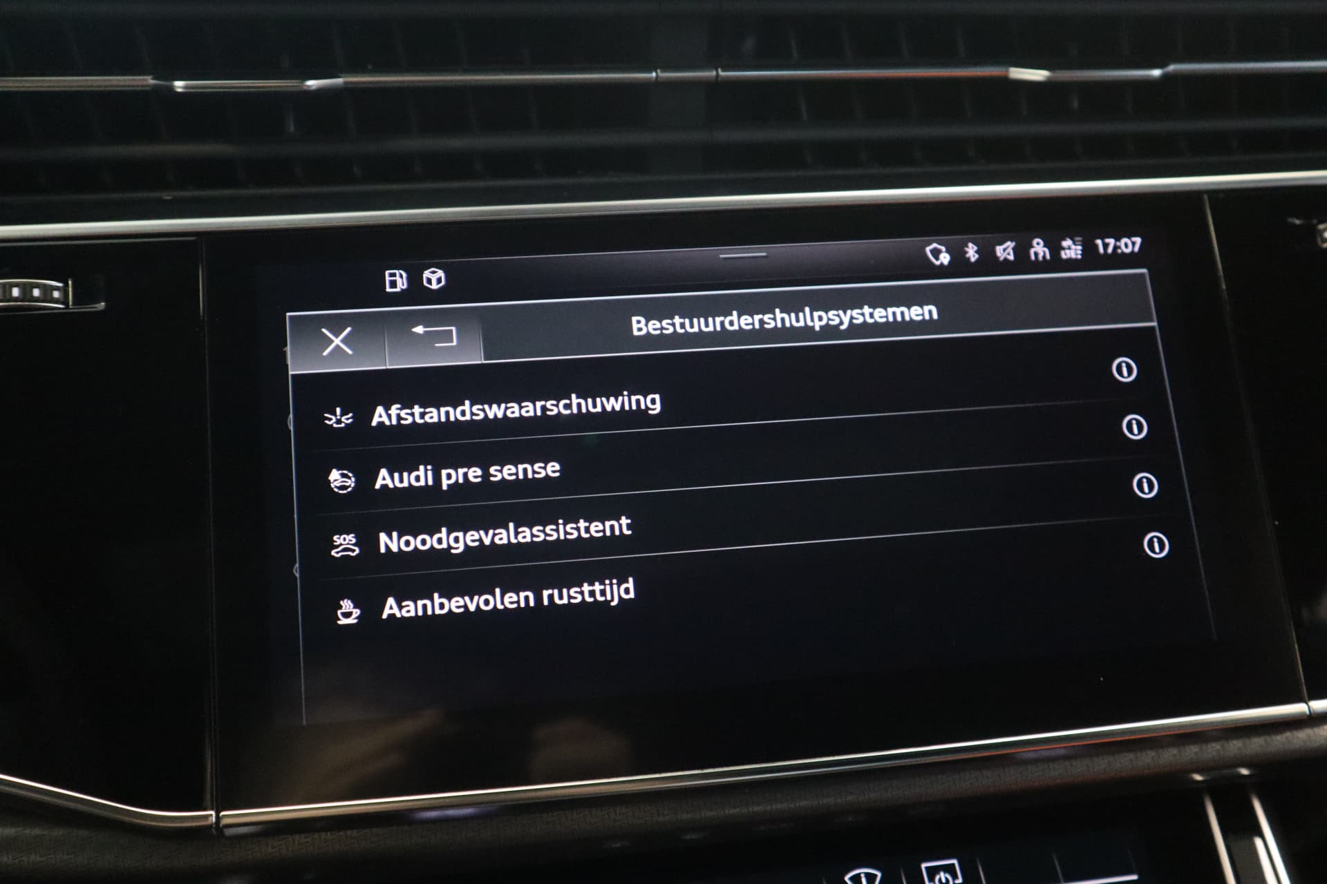 Audi Q8 4.0 TFSI RS Q8 quattro thumbnail 26