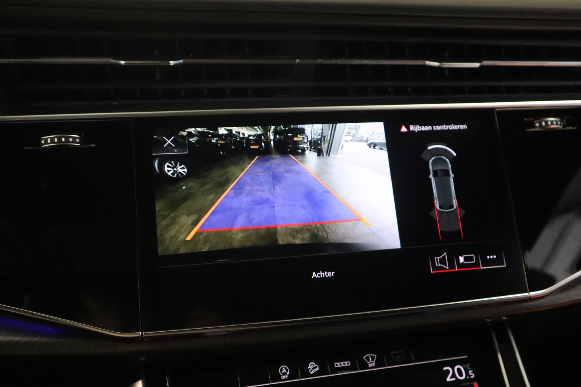 Audi Q8 4.0 TFSI RS Q8 quattro thumbnail 28