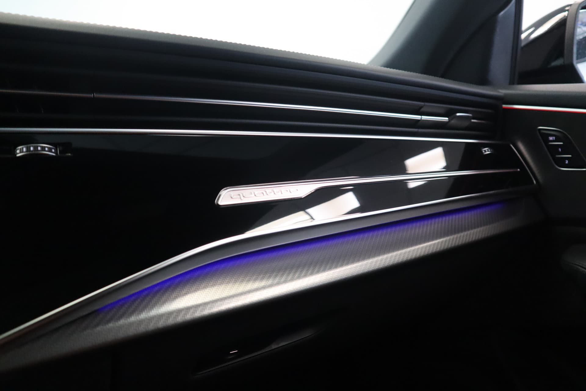 Audi Q8 4.0 TFSI RS Q8 quattro thumbnail 29