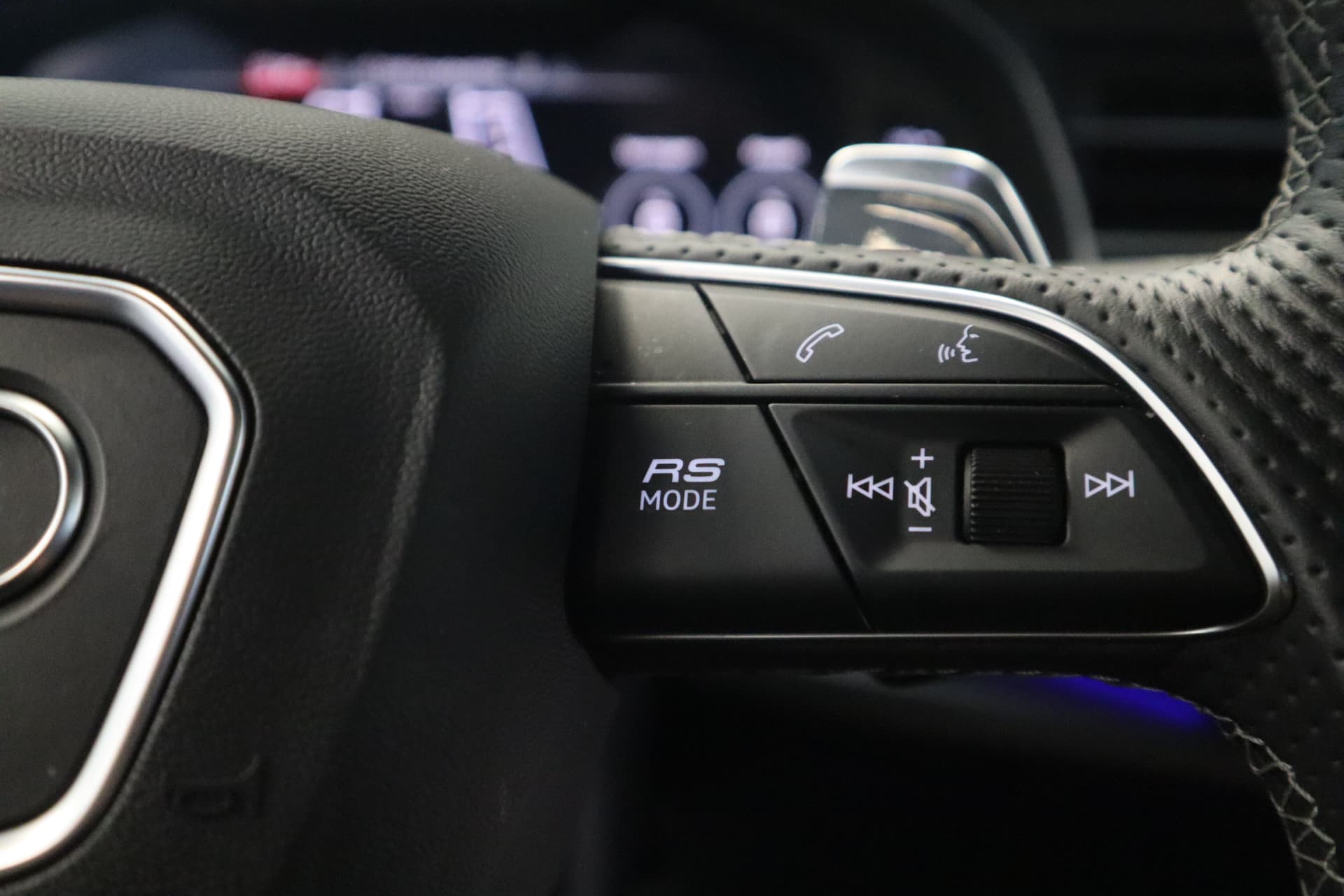 Audi Q8 4.0 TFSI RS Q8 quattro thumbnail 30