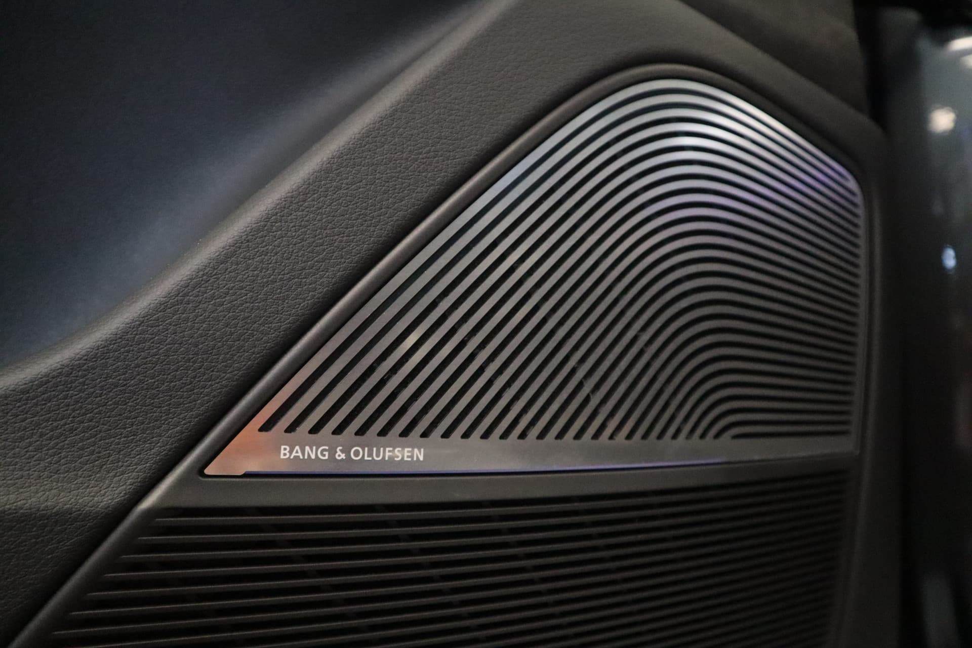 Audi Q8 4.0 TFSI RS Q8 quattro thumbnail 33