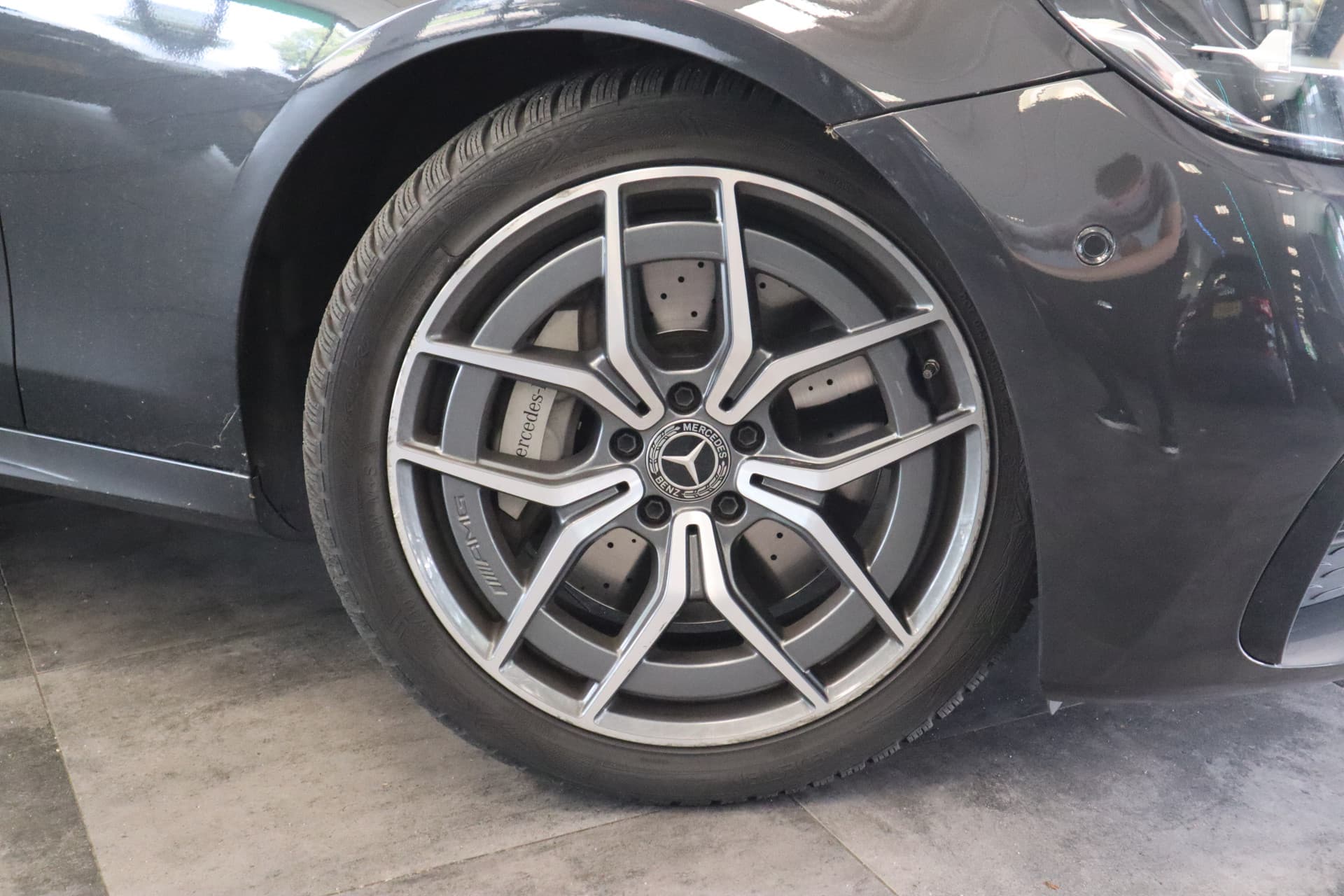 Mercedes-Benz E-Klasse 300 e AMG Line thumbnail 4