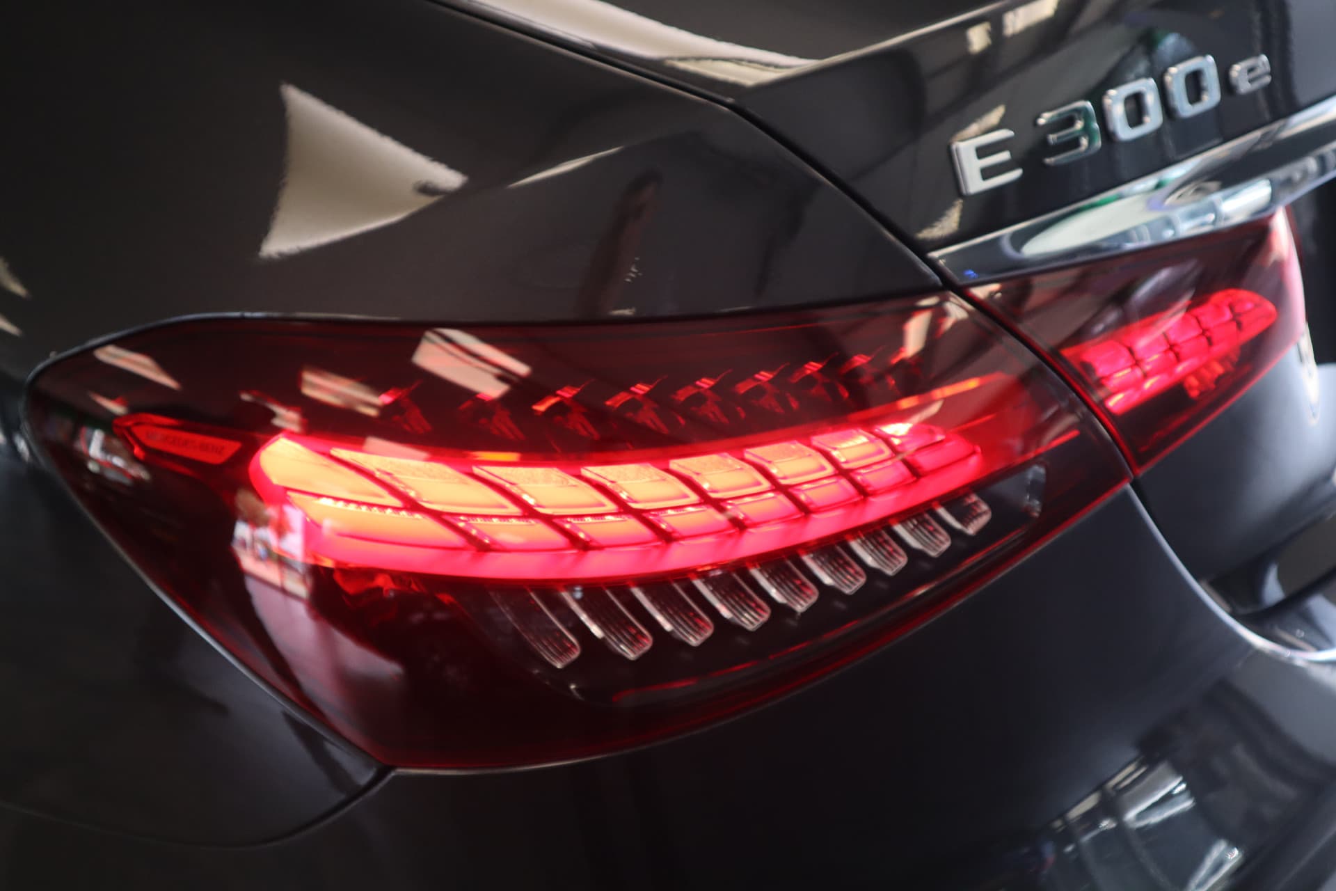 Mercedes-Benz E-Klasse 300 e AMG Line thumbnail 6