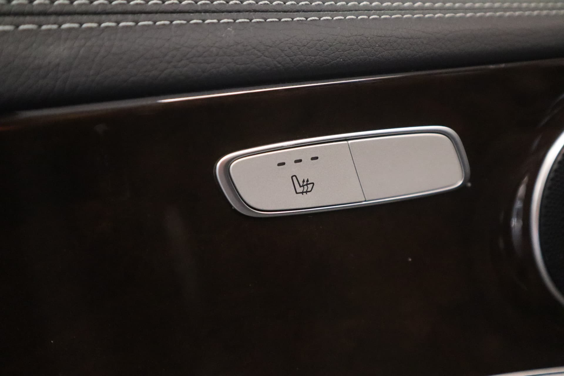 Mercedes-Benz E-Klasse 300 e AMG Line thumbnail 11