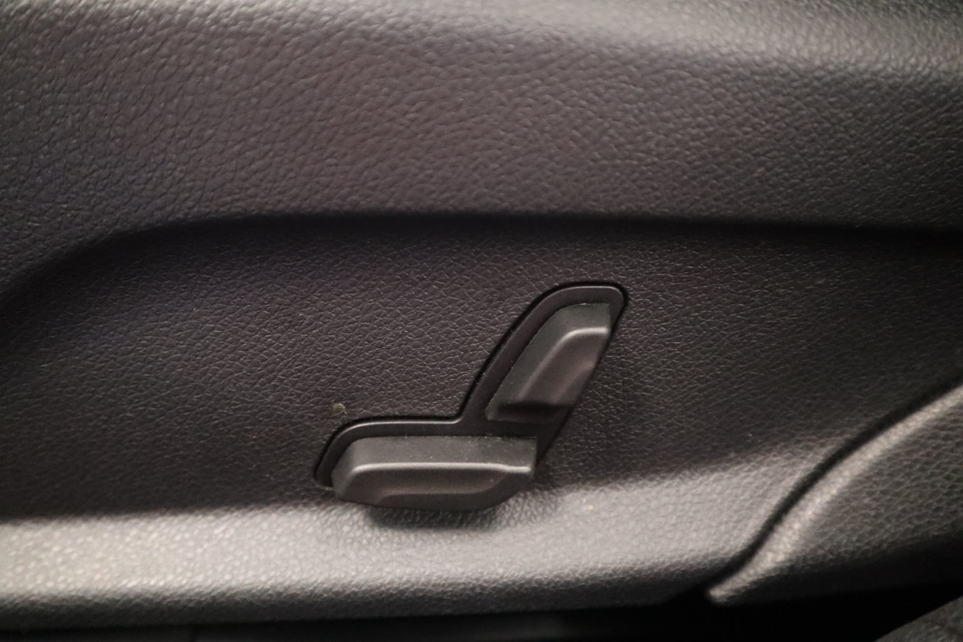 Mercedes-Benz E-Klasse 300 e AMG Line thumbnail 12