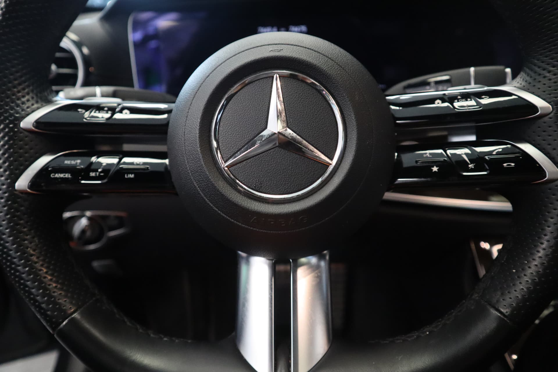 Mercedes-Benz E-Klasse 300 e AMG Line thumbnail 13