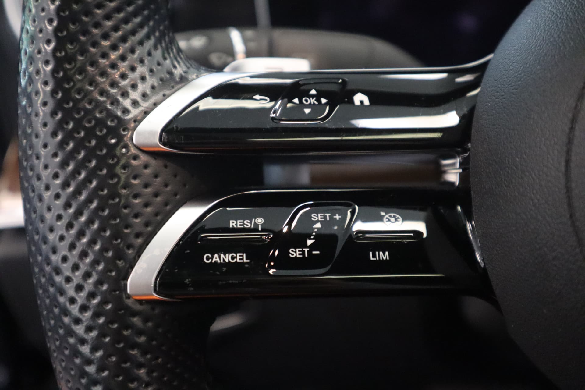 Mercedes-Benz E-Klasse 300 e AMG Line thumbnail 14