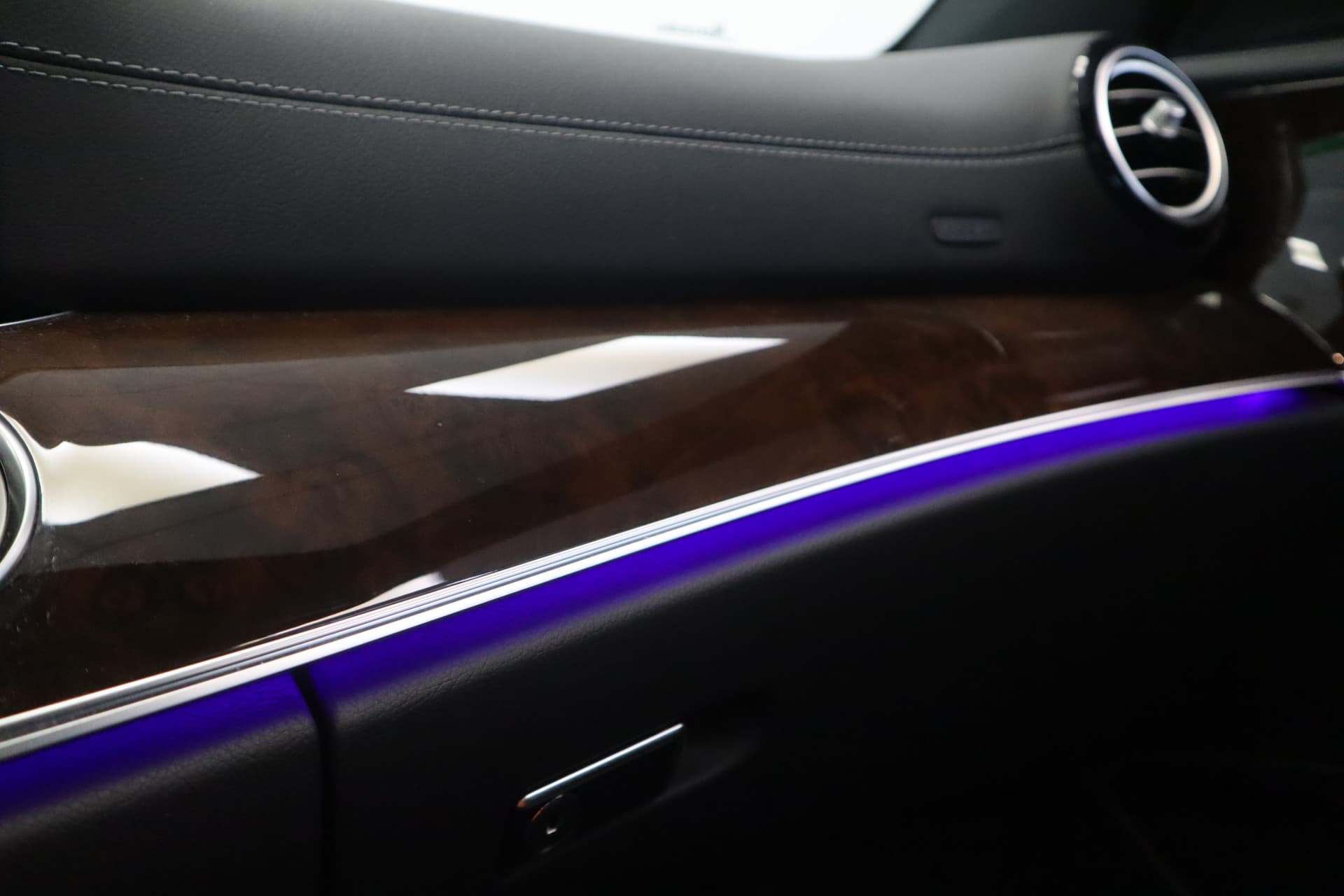 Mercedes-Benz E-Klasse 300 e AMG Line thumbnail 17