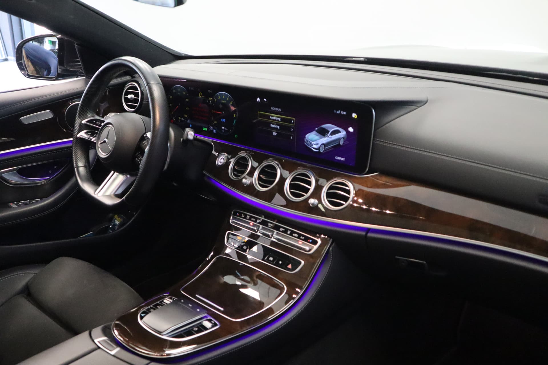 Mercedes-Benz E-Klasse 300 e AMG Line thumbnail 24