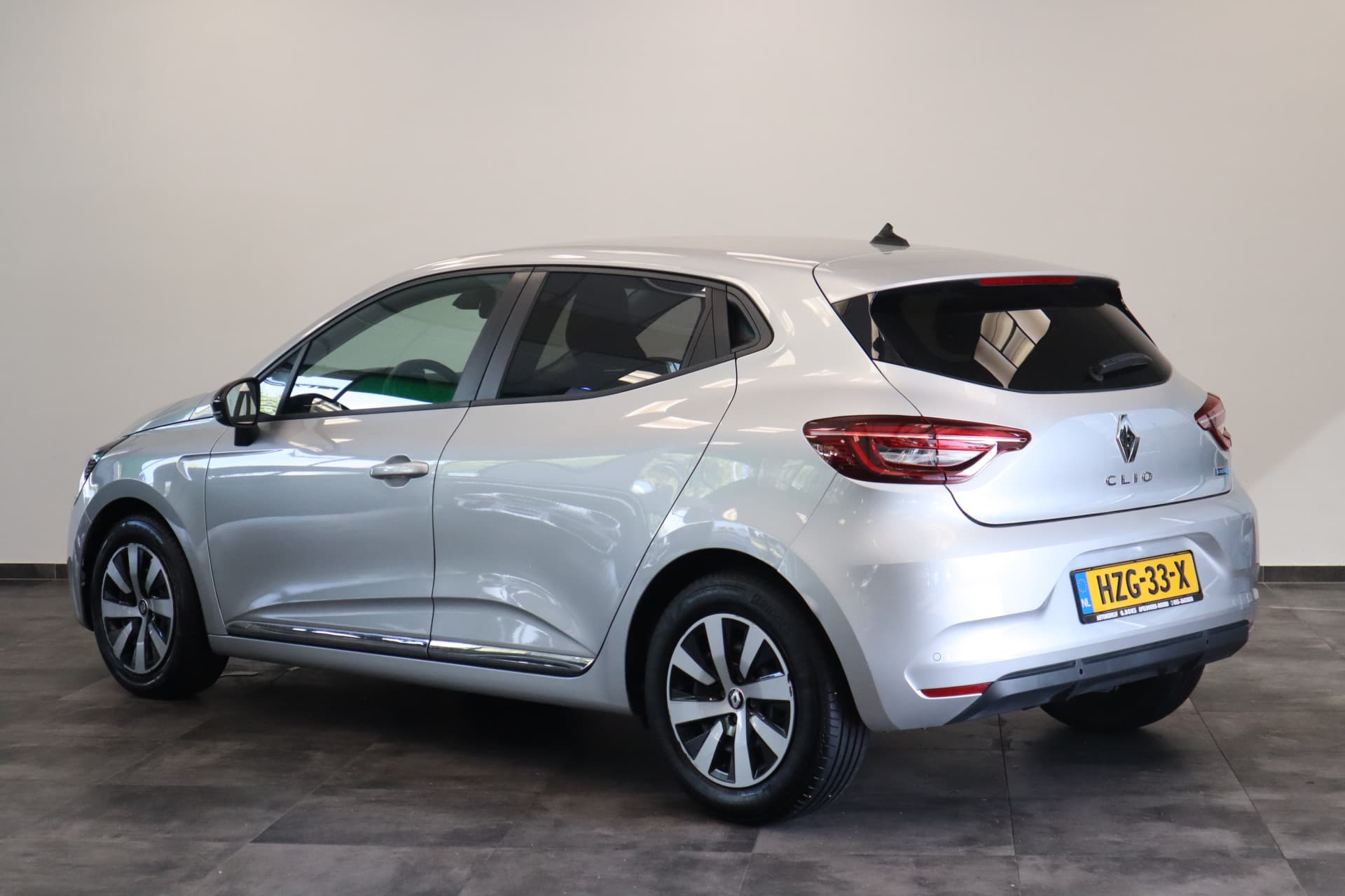 Renault Clio 1.6 E-Tech Hybrid 145 Evolution thumbnail 3