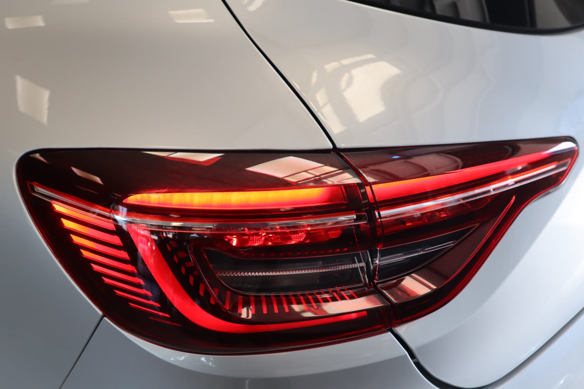 Renault Clio 1.6 E-Tech Hybrid 145 Evolution thumbnail 4