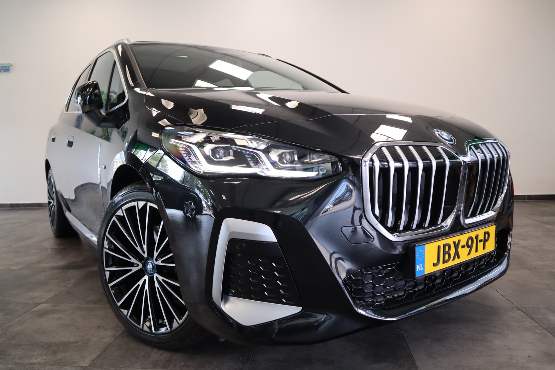 BMW 2 Serie Active Tourer M-Sport 225e xDrive thumbnail 4