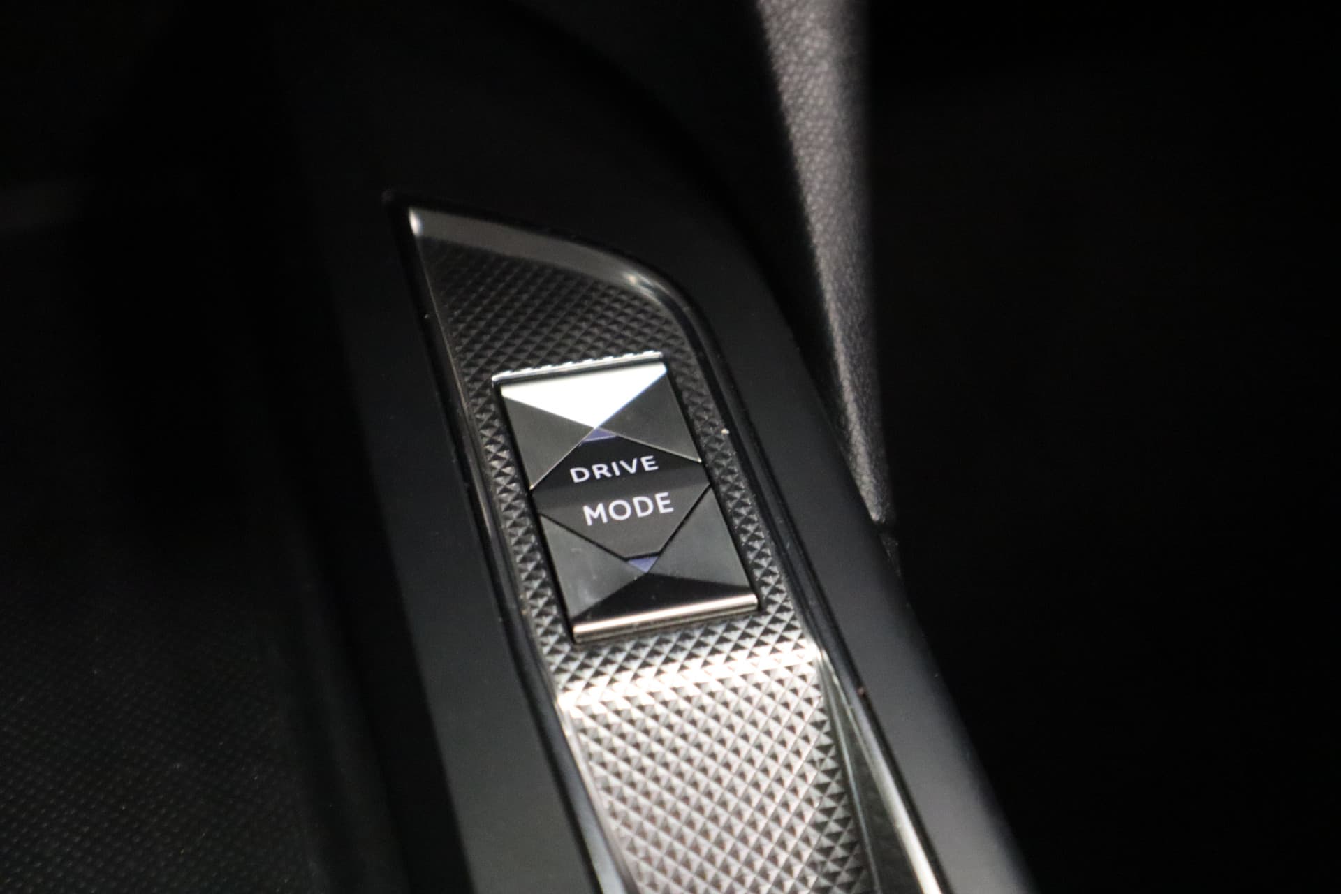 DS DS 3 Crossback E-Tense Bastille 50 kWh thumbnail 11