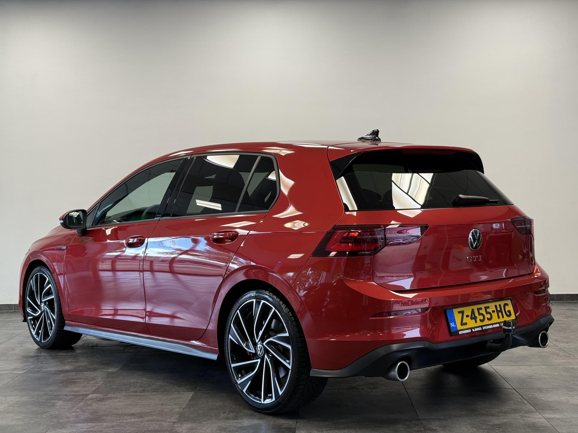 Volkswagen Golf 2.0 TSI GTI thumbnail 4