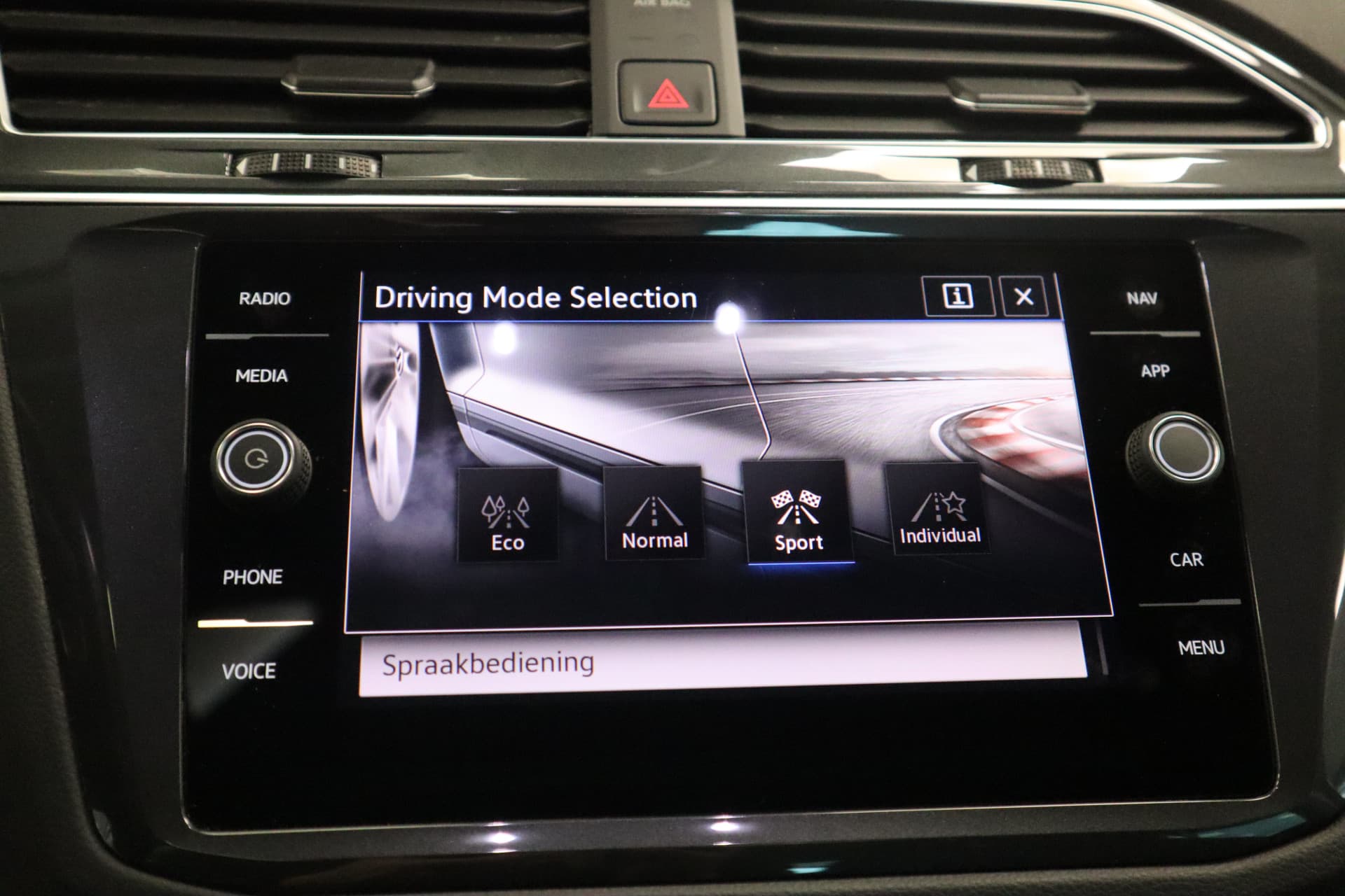 Volkswagen Tiguan 1.5 TSI Life Business thumbnail 23