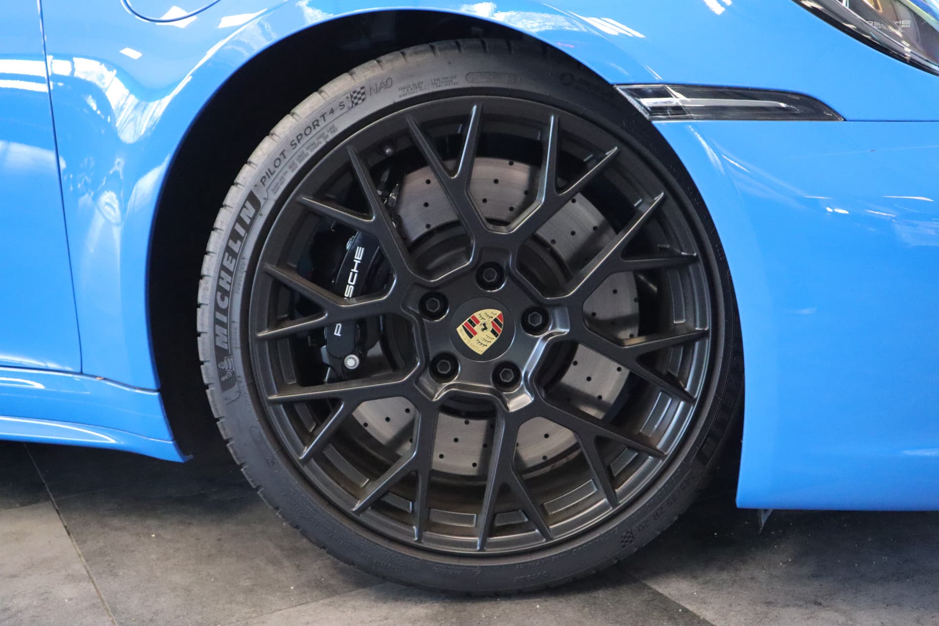 Porsche 911 Cabrio 3.0 Carrera 4 GTS thumbnail 6