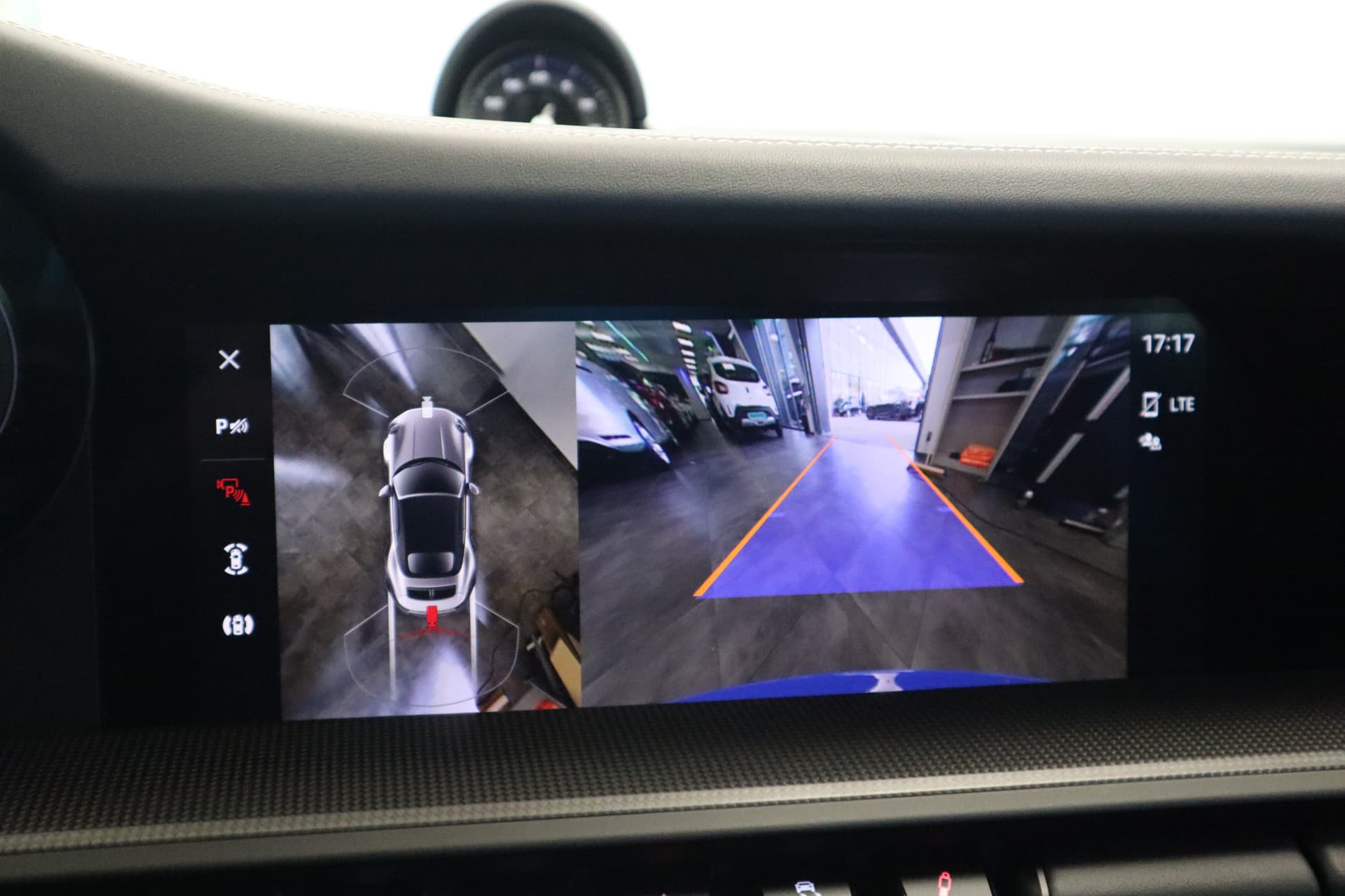 Porsche 911 Cabrio 3.0 Carrera 4 GTS thumbnail 25