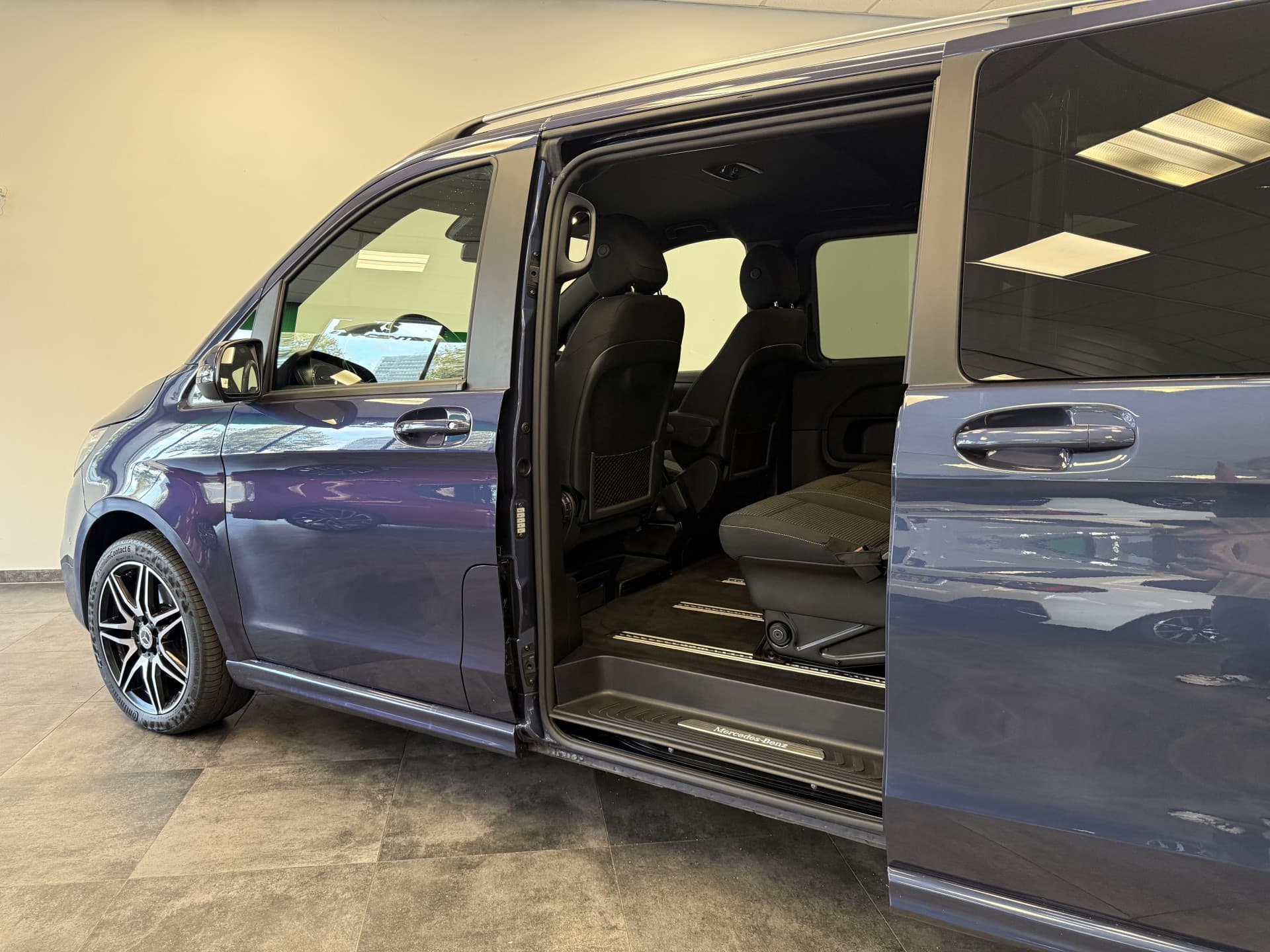 Mercedes-Benz V-Klasse 300d Extra Lang Avantgarde Edition thumbnail 5