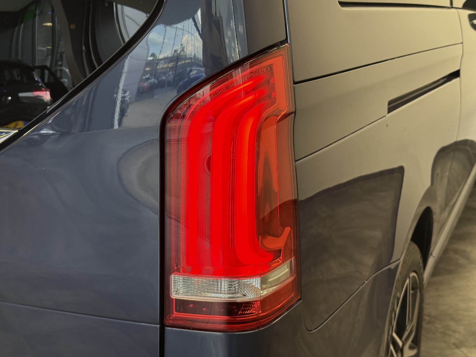 Mercedes-Benz V-Klasse 300d Extra Lang Avantgarde Edition thumbnail 8