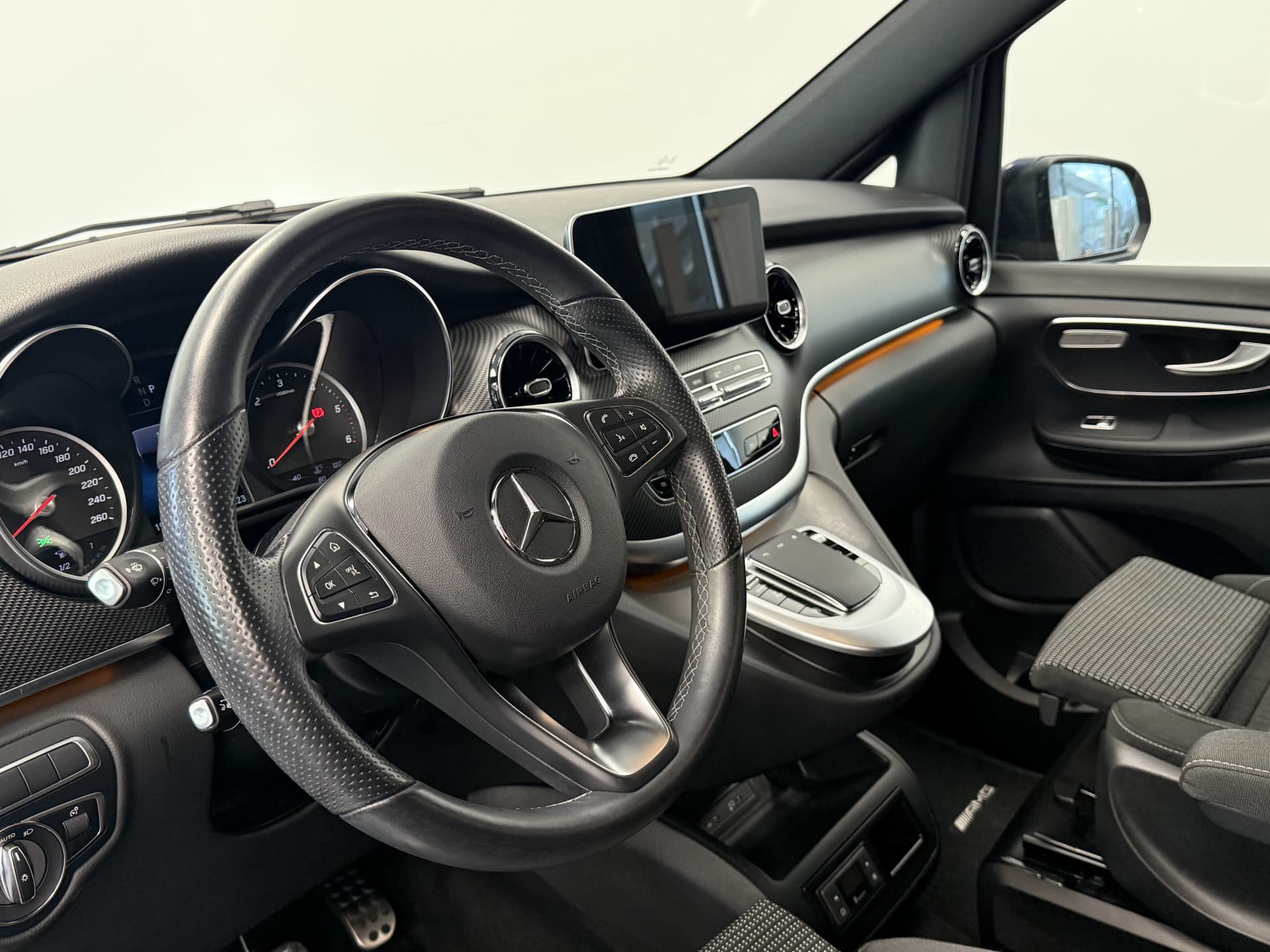 Mercedes-Benz V-Klasse 300d Extra Lang Avantgarde Edition thumbnail 9