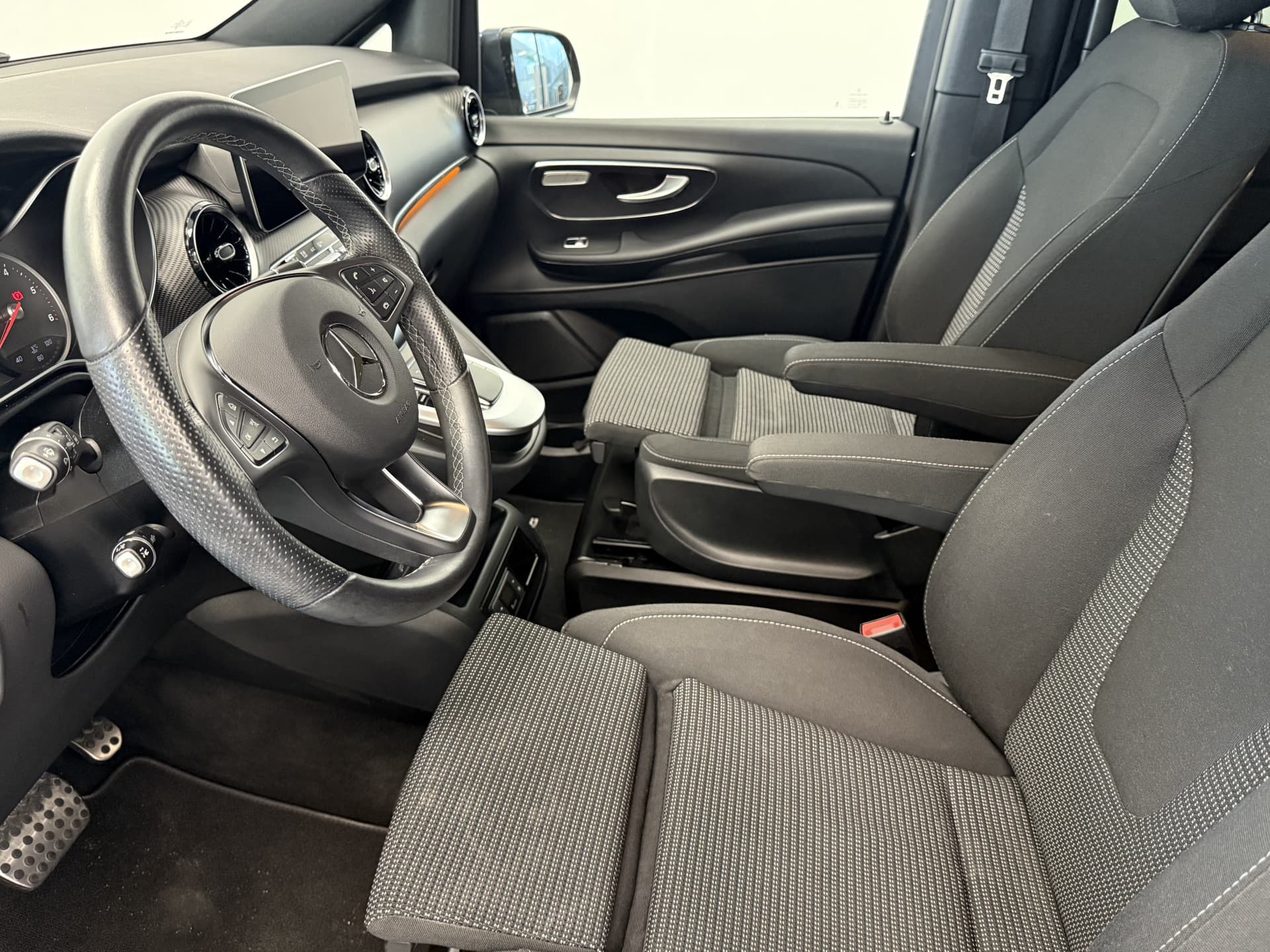 Mercedes-Benz V-Klasse 300d Extra Lang Avantgarde Edition thumbnail 10