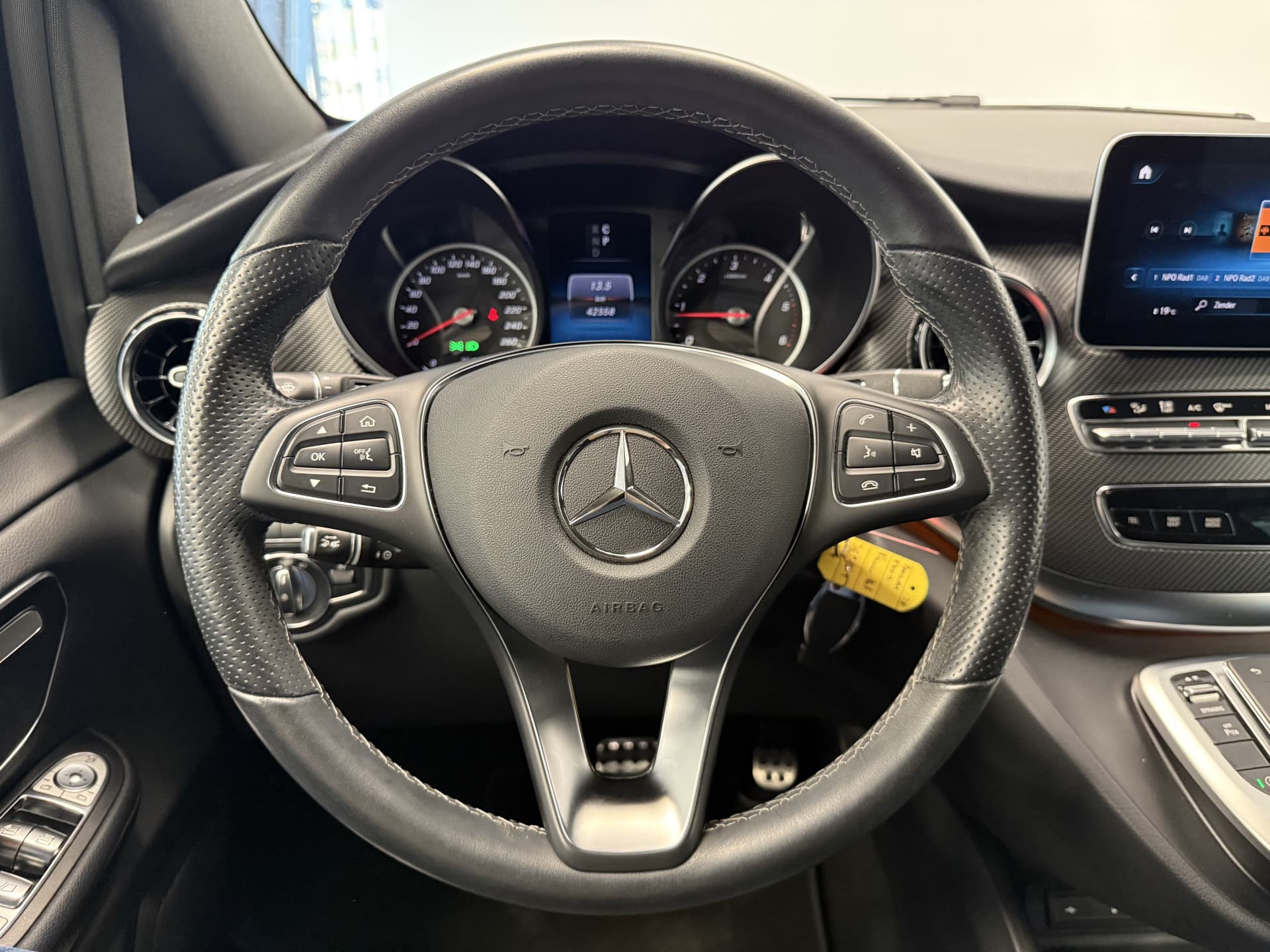 Mercedes-Benz V-Klasse 300d Extra Lang Avantgarde Edition thumbnail 11