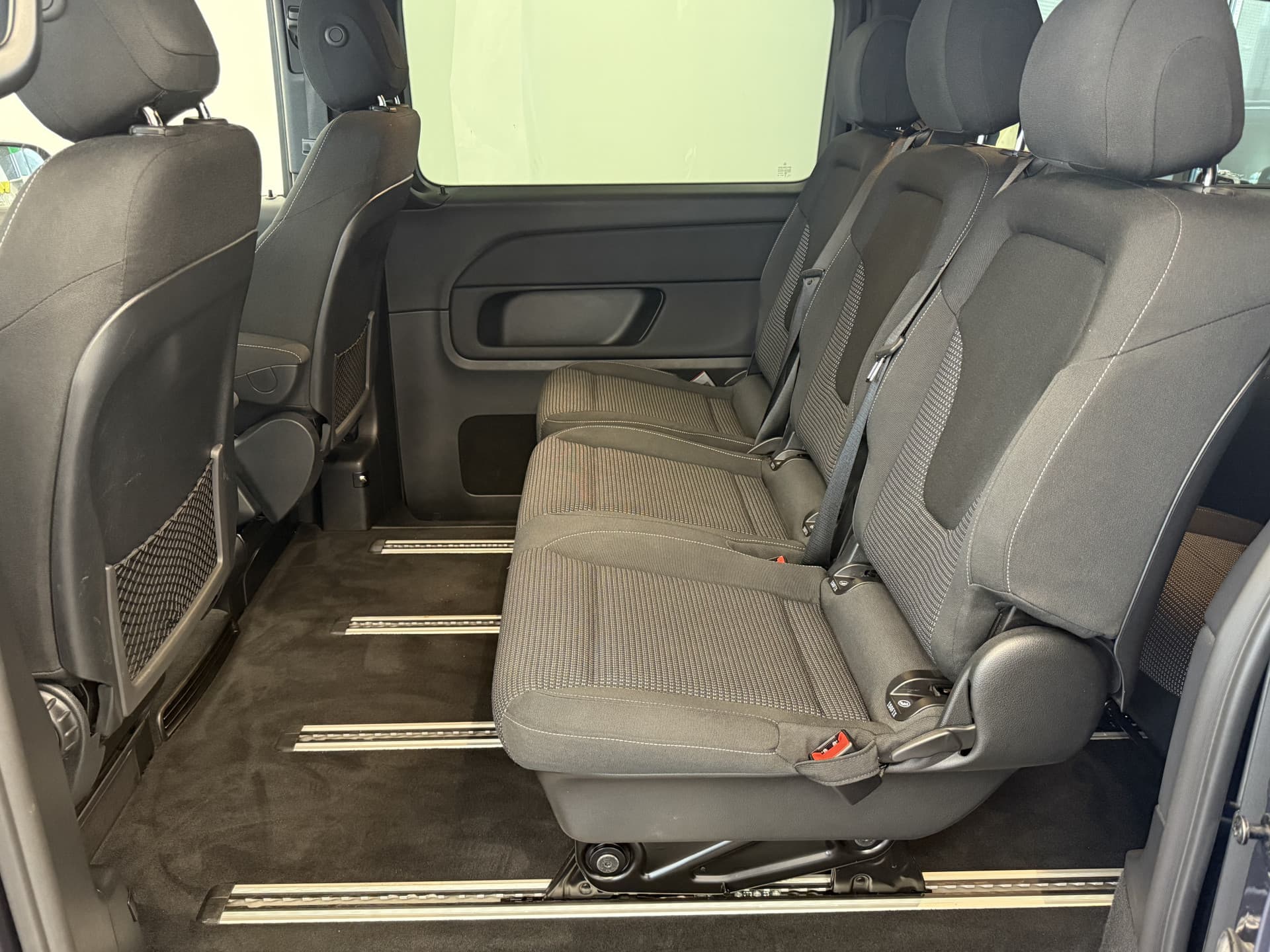 Mercedes-Benz V-Klasse 300d Extra Lang Avantgarde Edition thumbnail 24