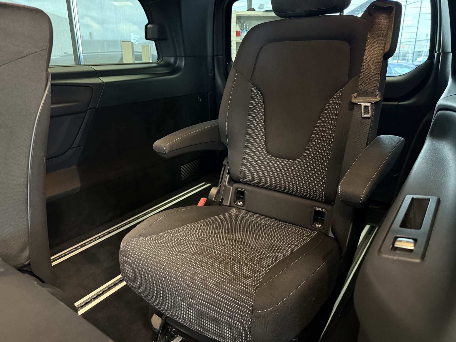 Mercedes-Benz V-Klasse 300d Extra Lang Avantgarde Edition thumbnail 25