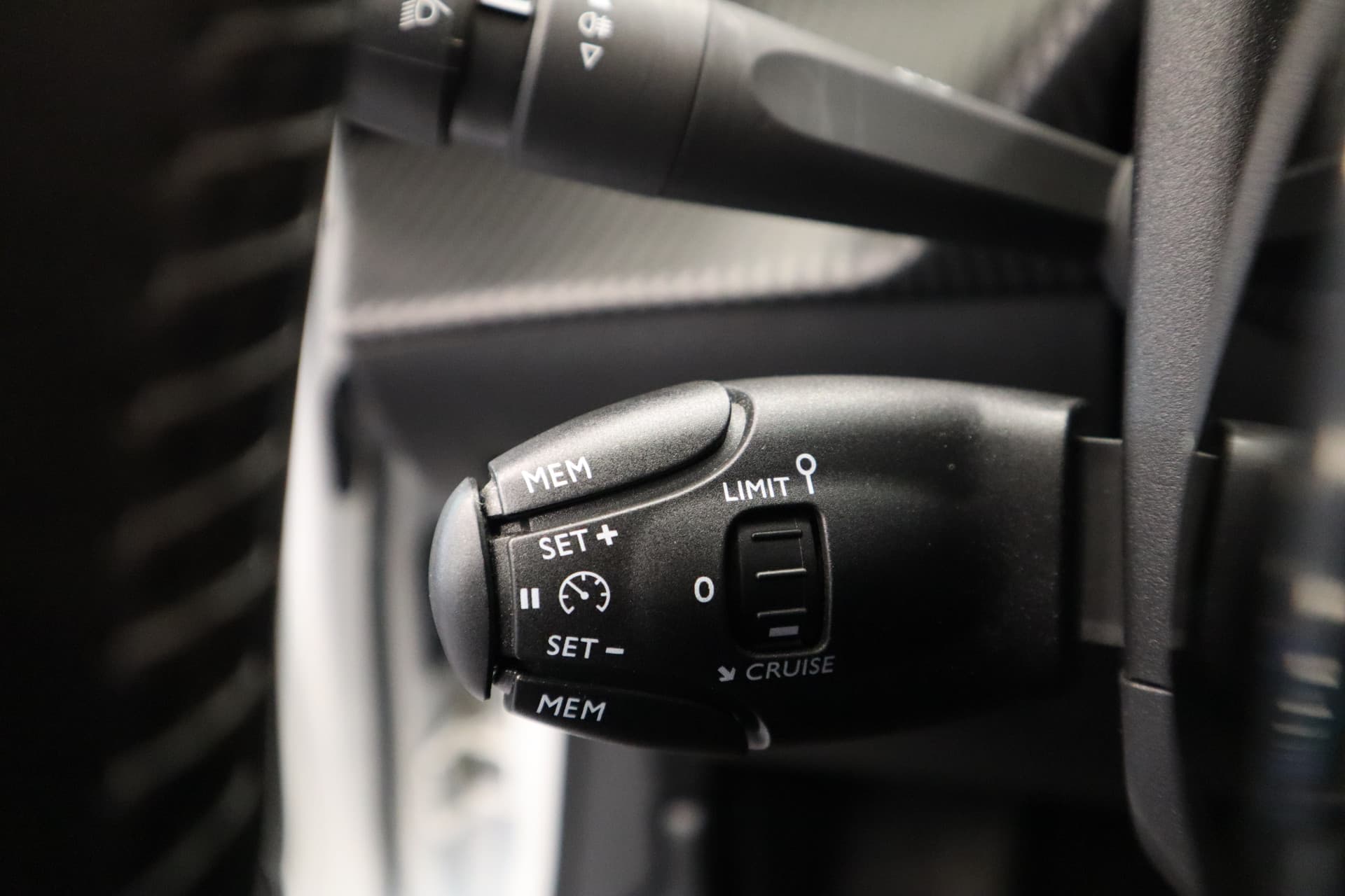 Peugeot E-208 EV Active 50 kWh thumbnail 9