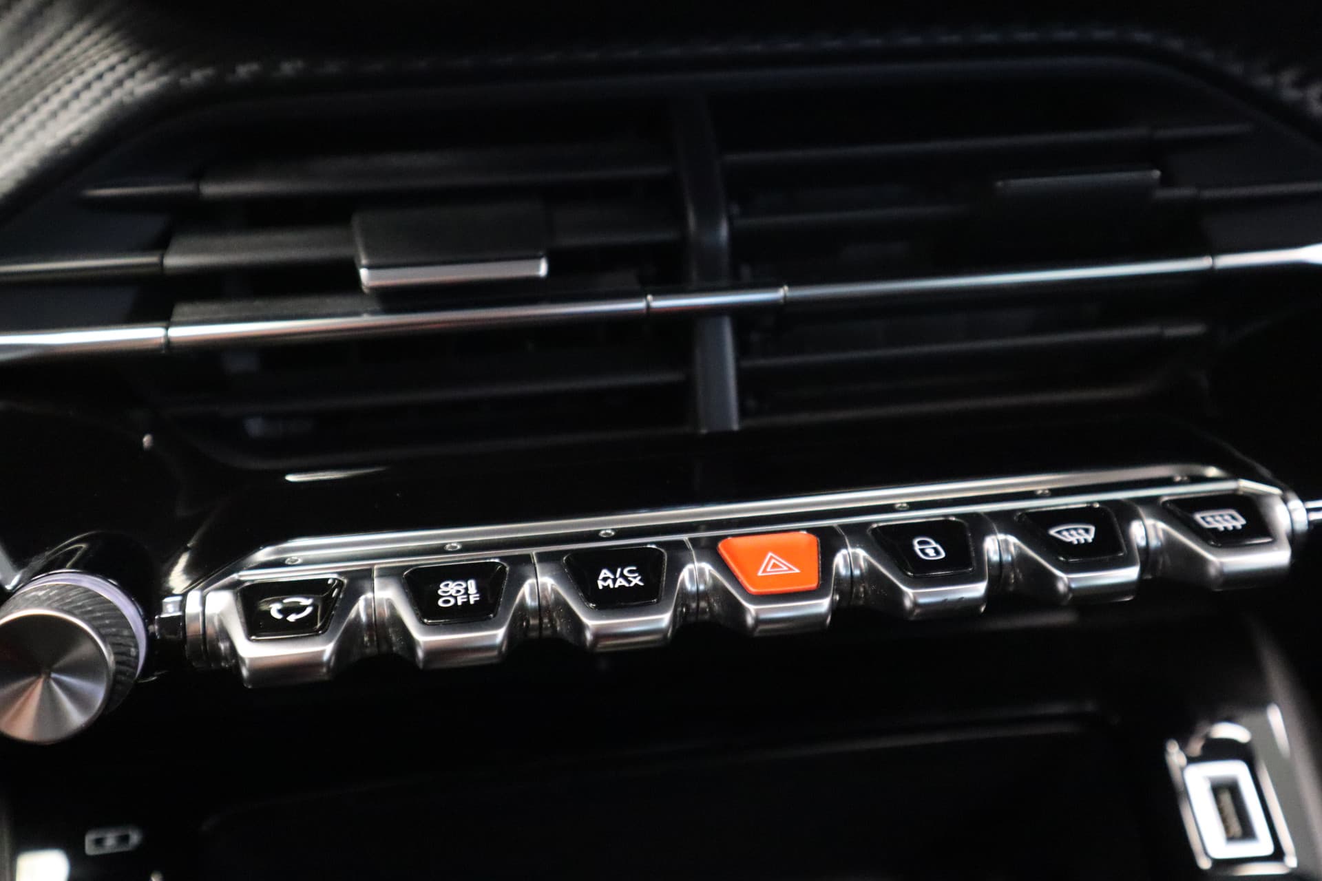 Peugeot E-208 EV Active 50 kWh thumbnail 11