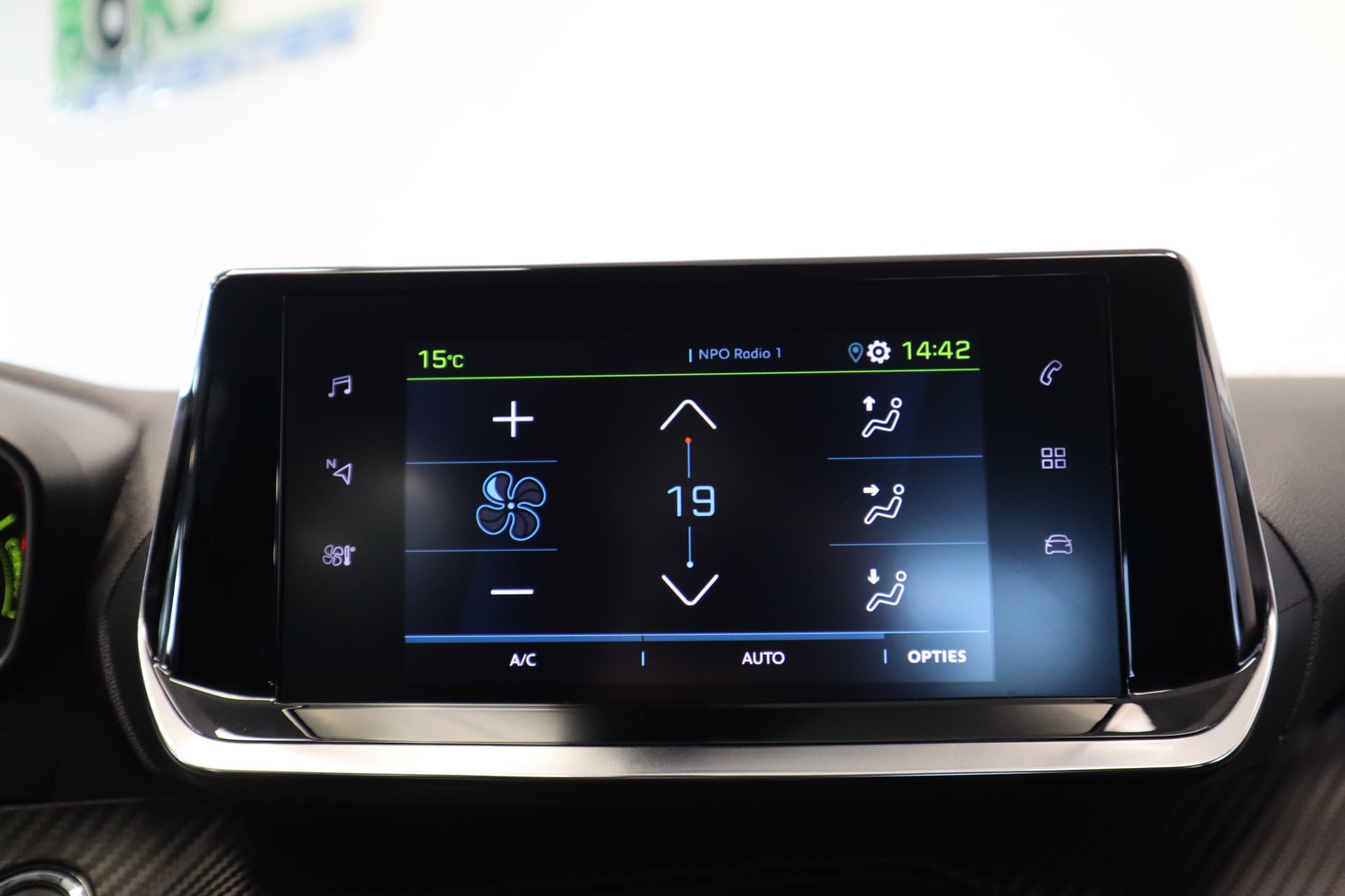 Peugeot E-208 EV Active 50 kWh thumbnail 12