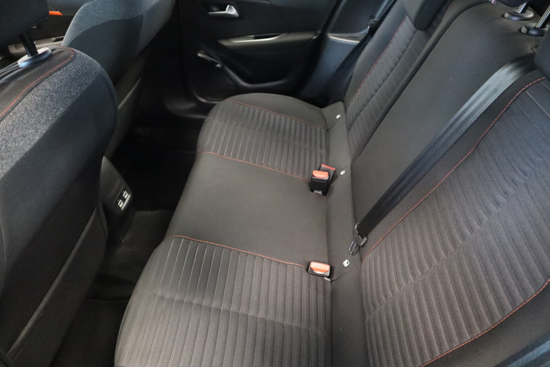 Peugeot E-208 EV Active 50 kWh thumbnail 16