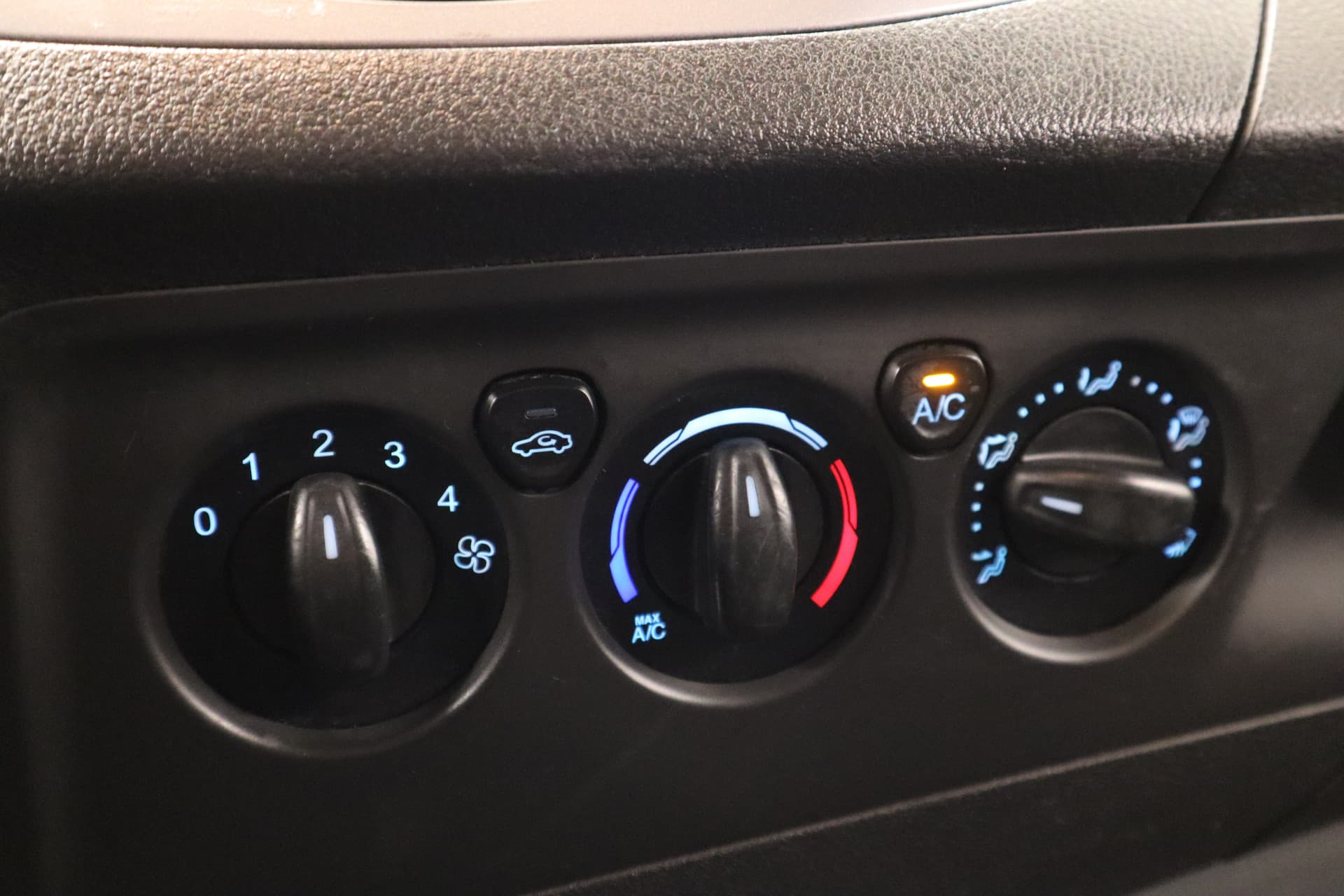 Ford Transit Custom 270 2.2 TDCI L1H1 Trend thumbnail 12