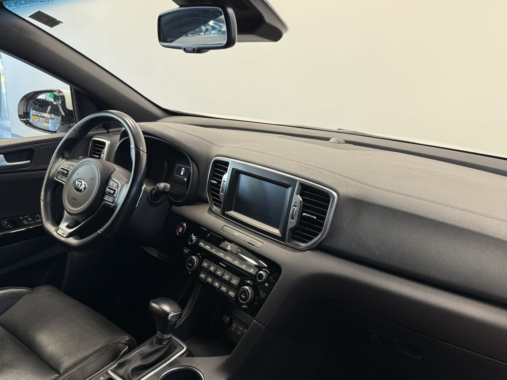 Kia Sportage 1.6 T-GDI 4WD GT-Line First Edition thumbnail 6