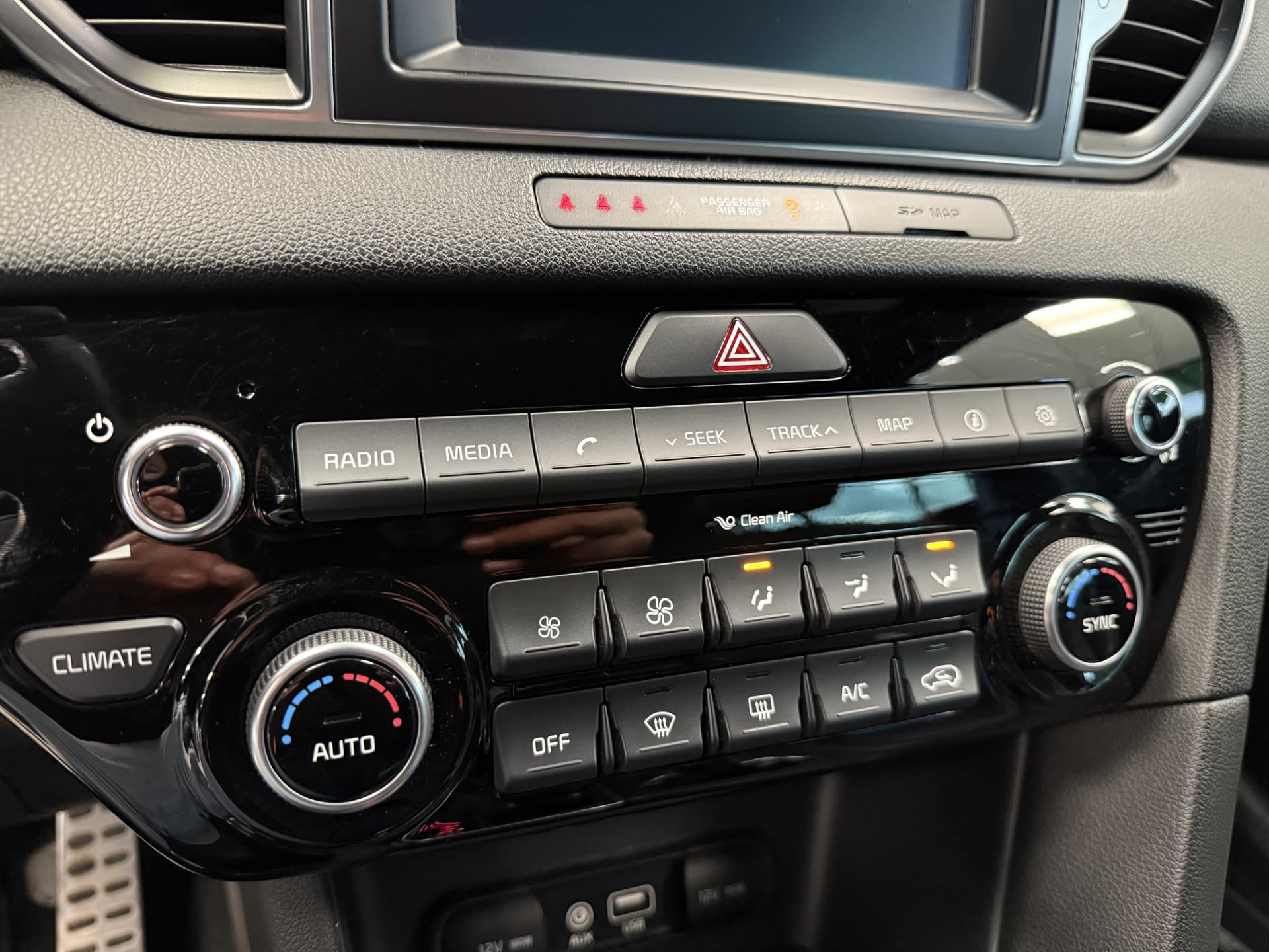 Kia Sportage 1.6 T-GDI 4WD GT-Line First Edition thumbnail 9