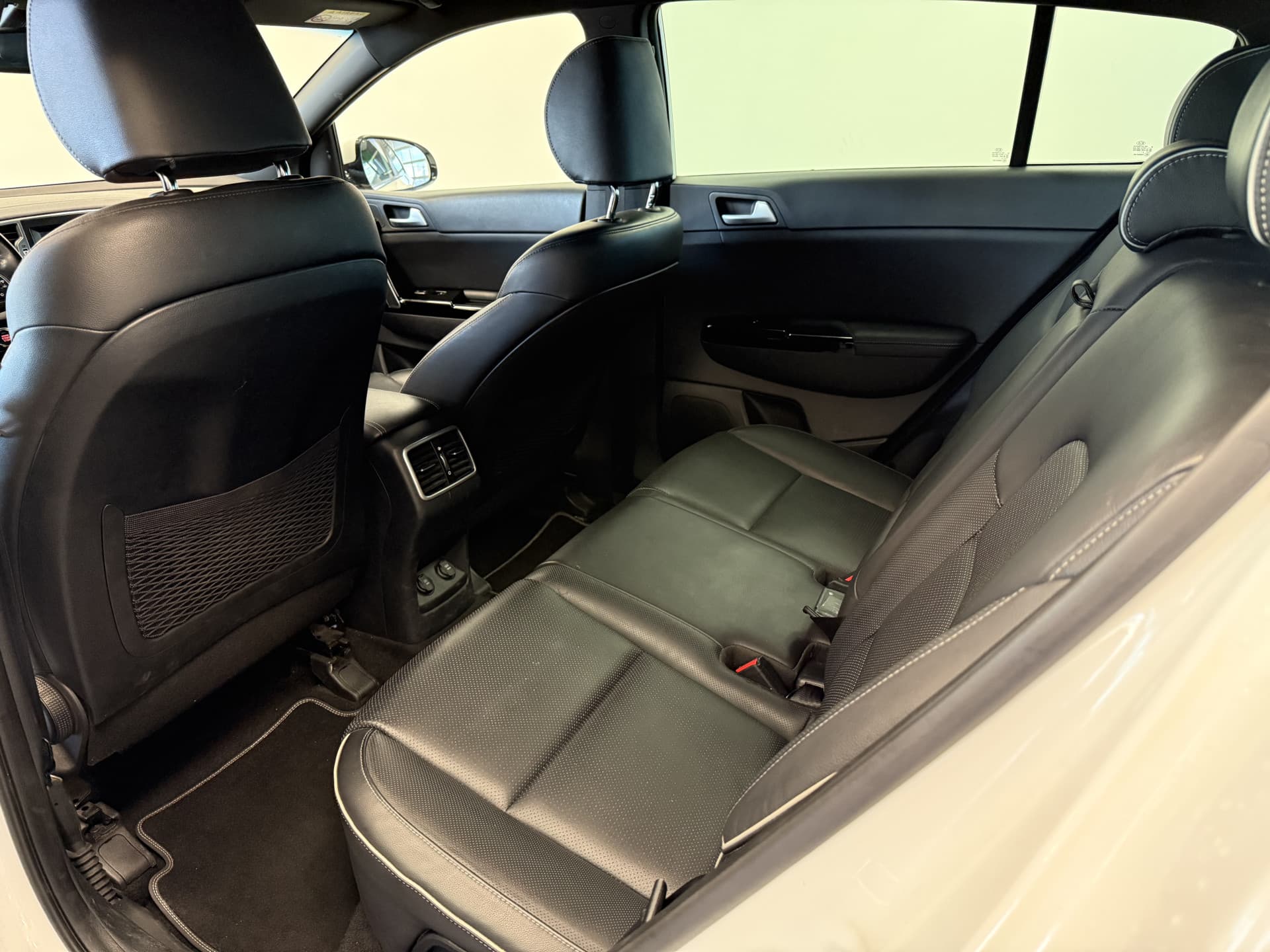 Kia Sportage 1.6 T-GDI 4WD GT-Line First Edition thumbnail 16