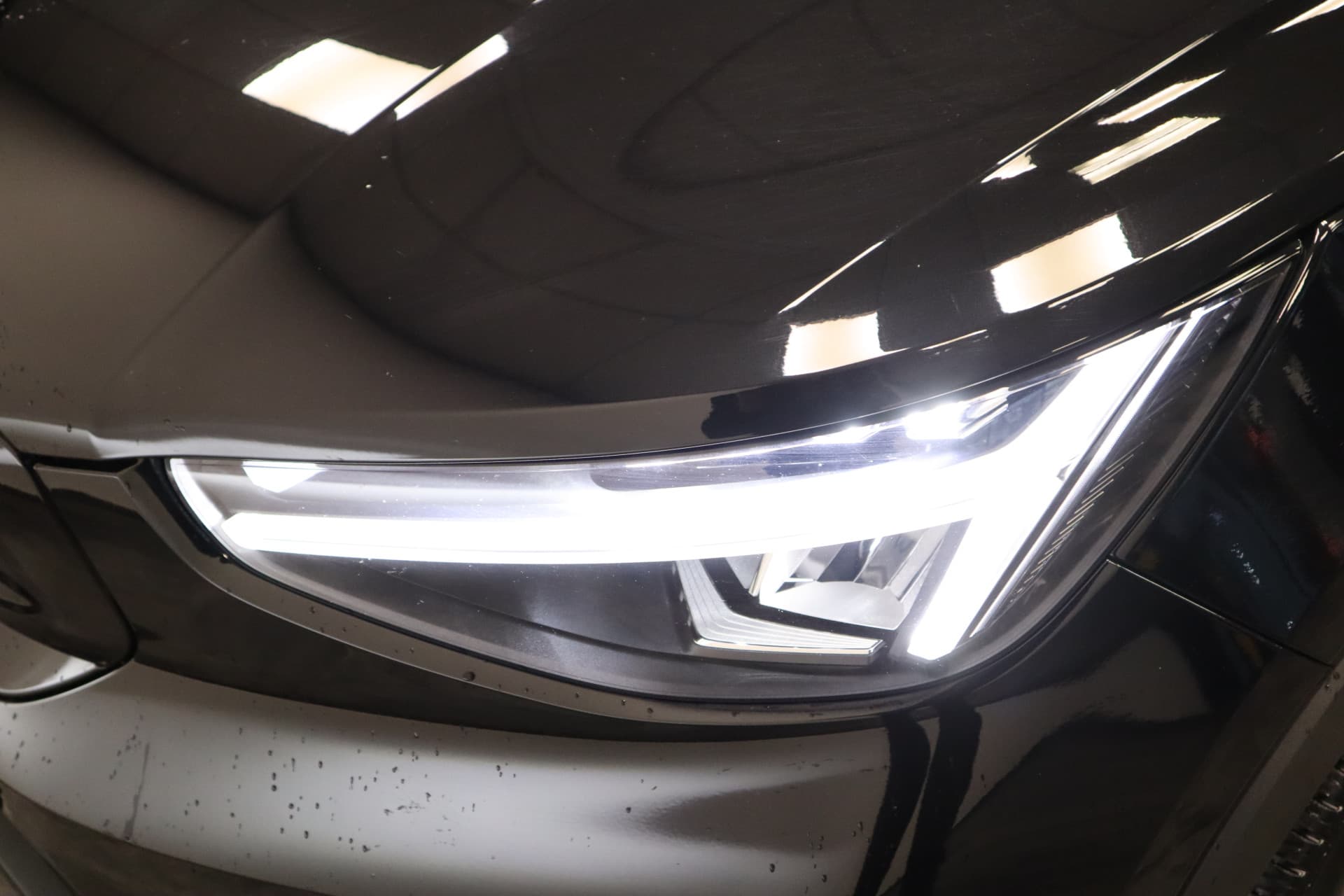 Volvo XC40 Single Motor Extended Range Plus 82 kWh thumbnail 3