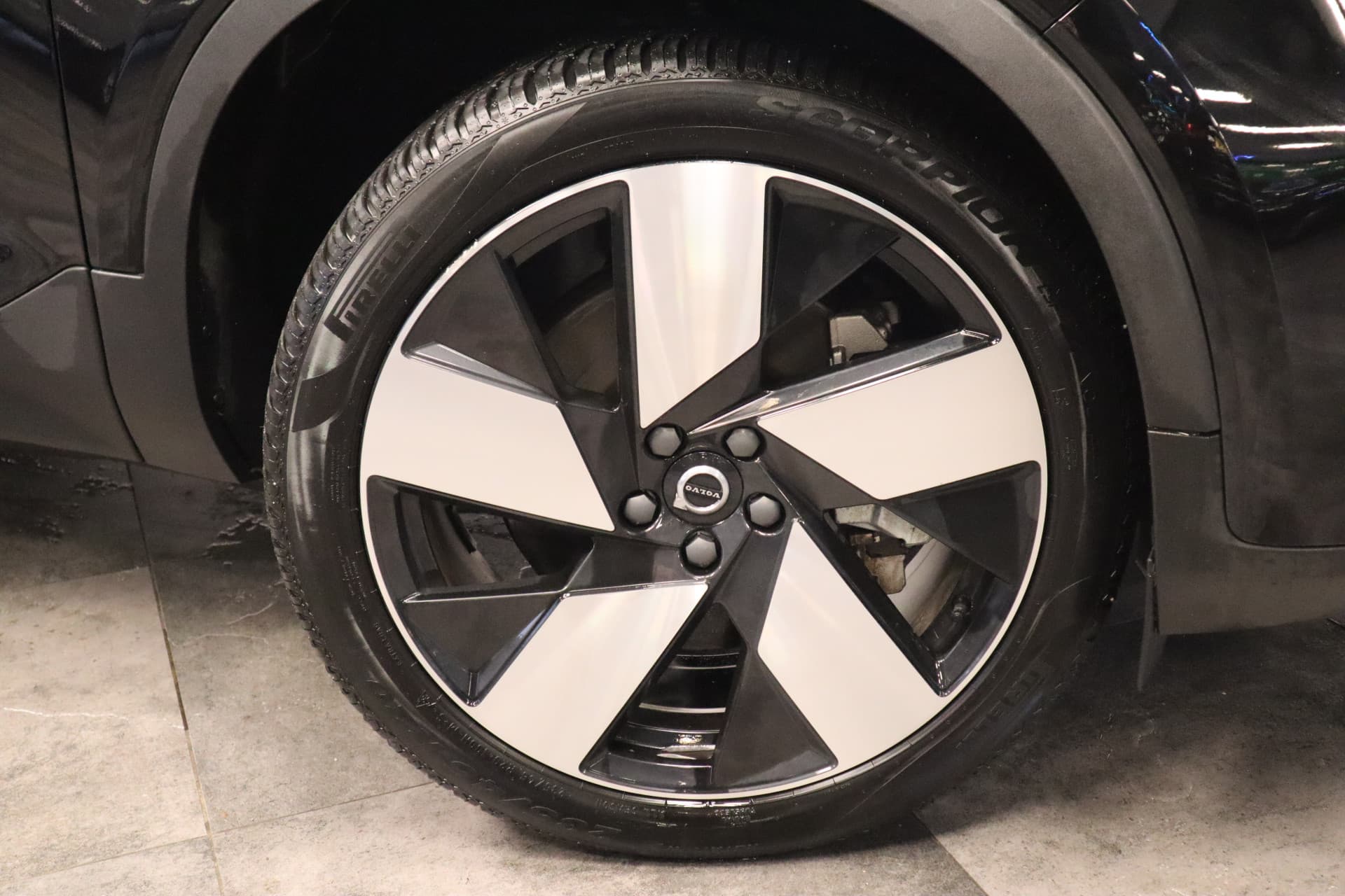 Volvo XC40 Single Motor Extended Range Plus 82 kWh thumbnail 5